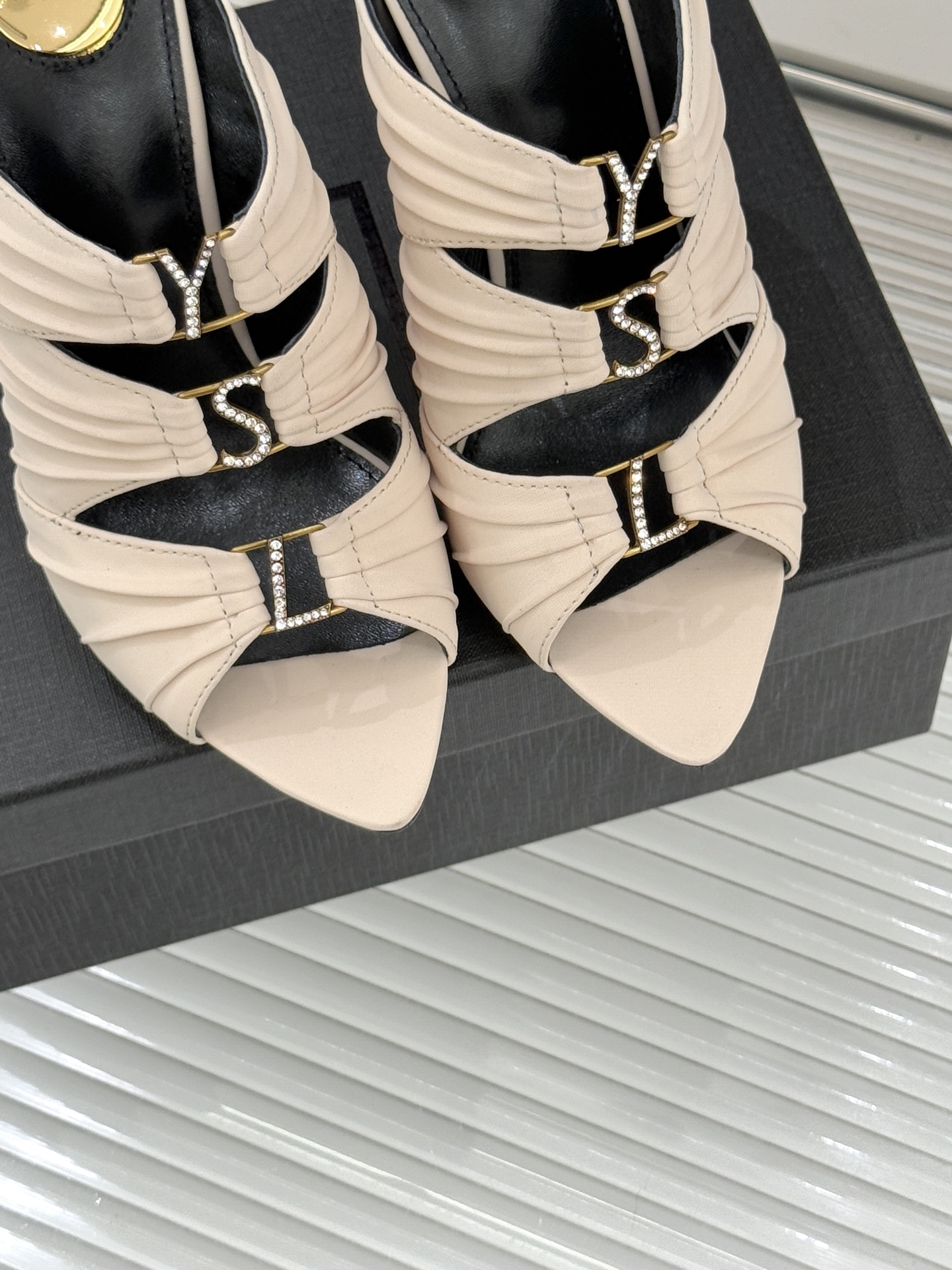 Saint Lauren*YSL圣罗兰26WF新品水钻扣性感真丝尖头平底高跟拖以重磅真丝的柔光碰撞水钻扣