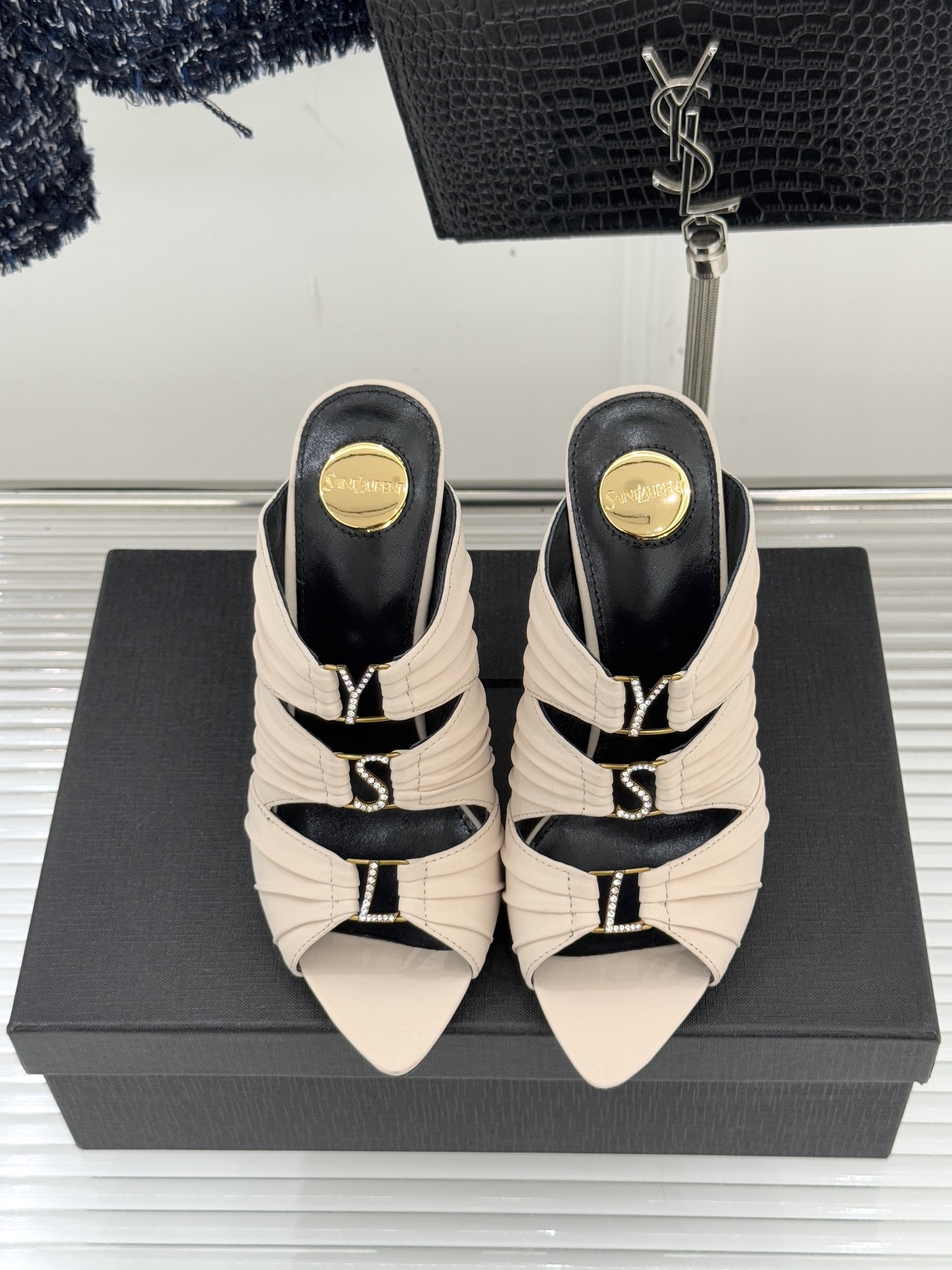 Saint Lauren*YSL圣罗兰26WF新品水钻扣性感真丝尖头平底高跟拖以重磅真丝的柔光碰撞水钻扣