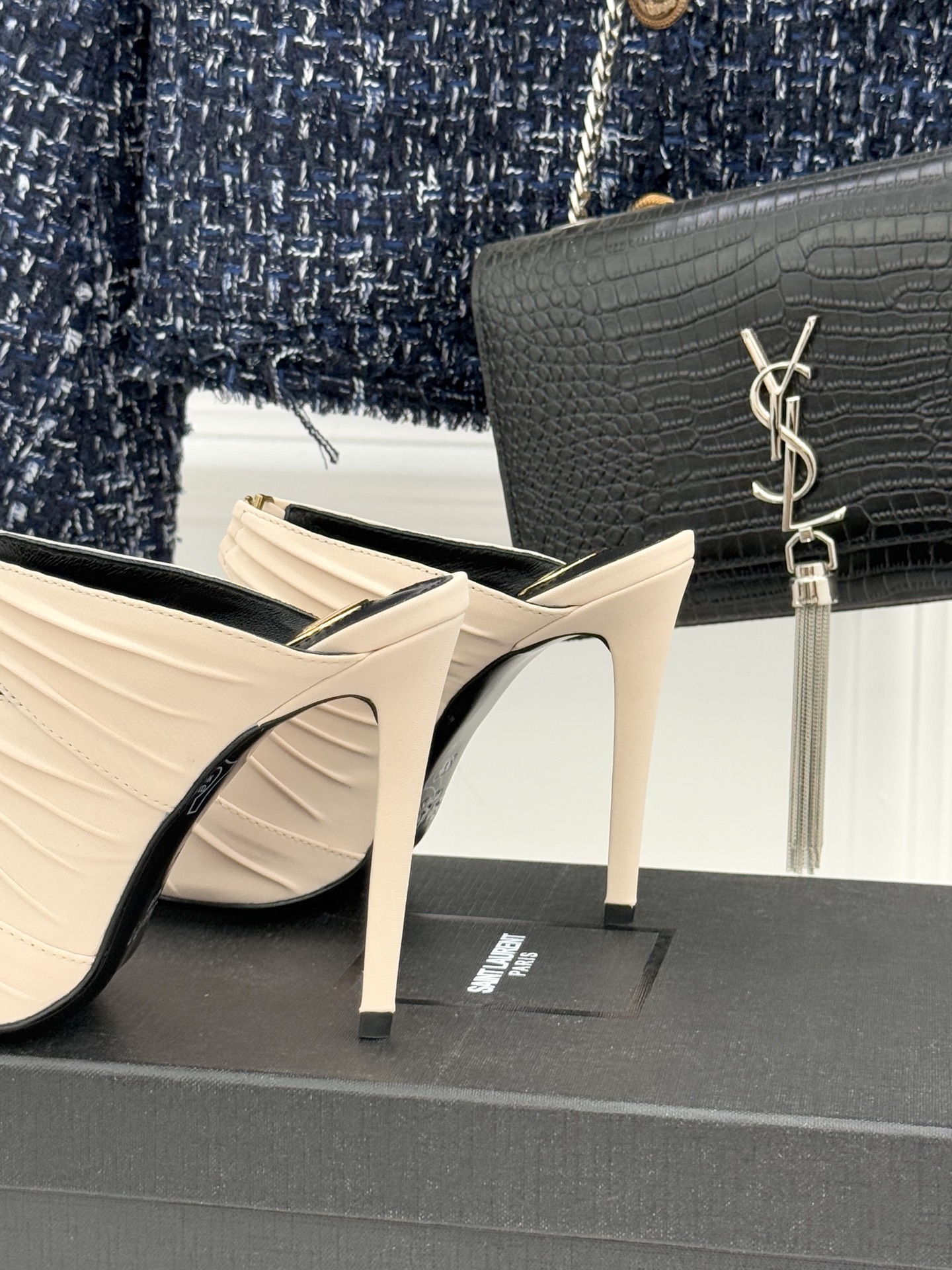 Saint Lauren*YSL圣罗兰26WF新品水钻扣性感真丝尖头平底高跟拖以重磅真丝的柔光碰撞水钻扣