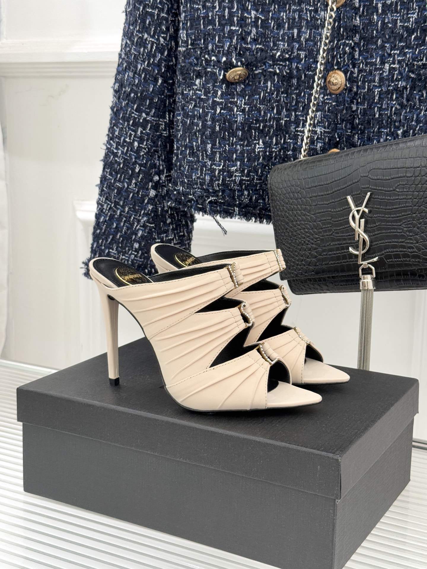 Saint Lauren*YSL圣罗兰26WF新品水钻扣性感真丝尖头平底高跟拖以重磅真丝的柔光碰撞水钻扣