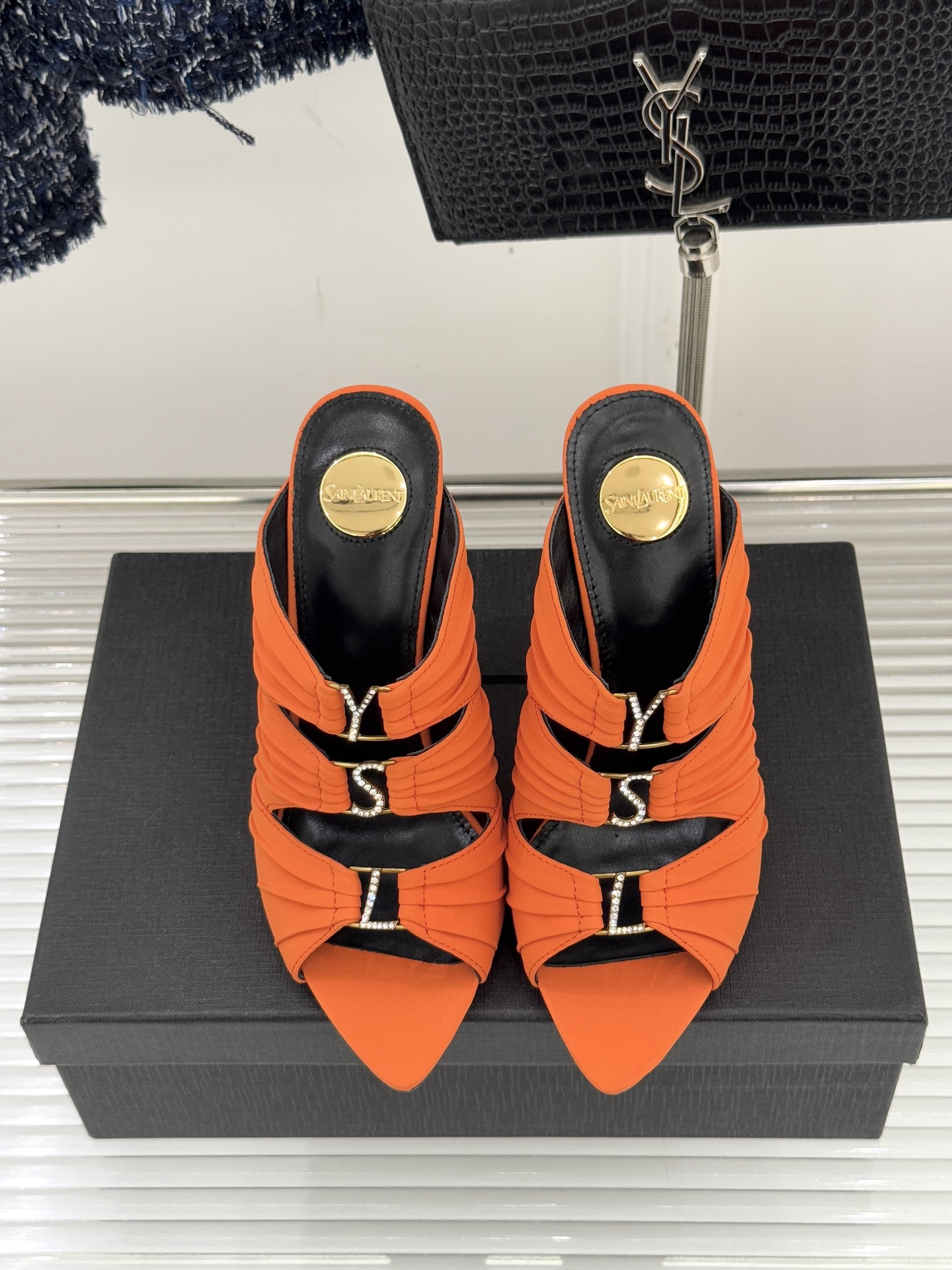 Saint Lauren*YSL圣罗兰26WF新品水钻扣性感真丝尖头平底高跟拖以重磅真丝的柔光碰撞水钻扣