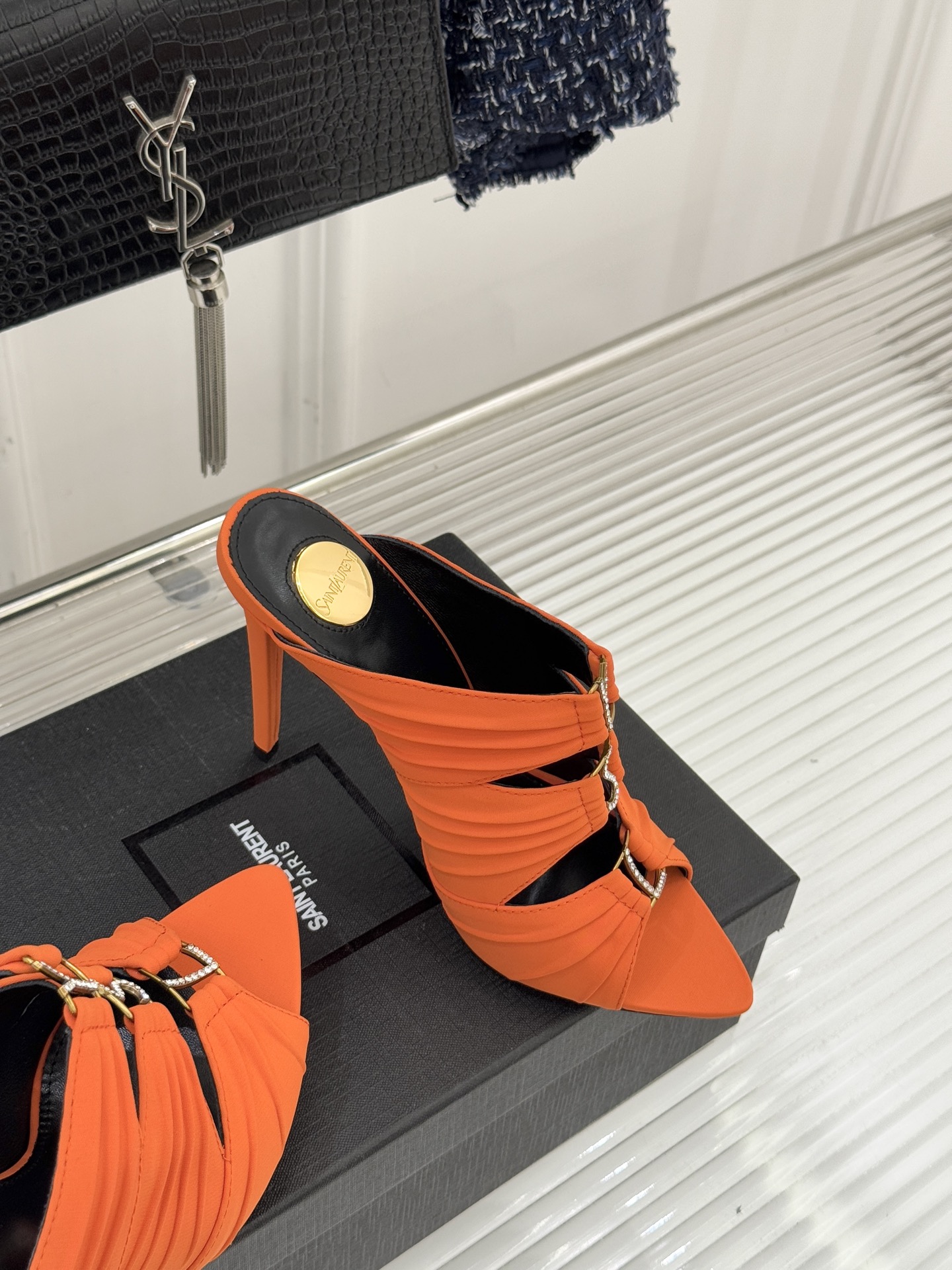 Saint Lauren*YSL圣罗兰26WF新品水钻扣性感真丝尖头平底高跟拖以重磅真丝的柔光碰撞水钻扣