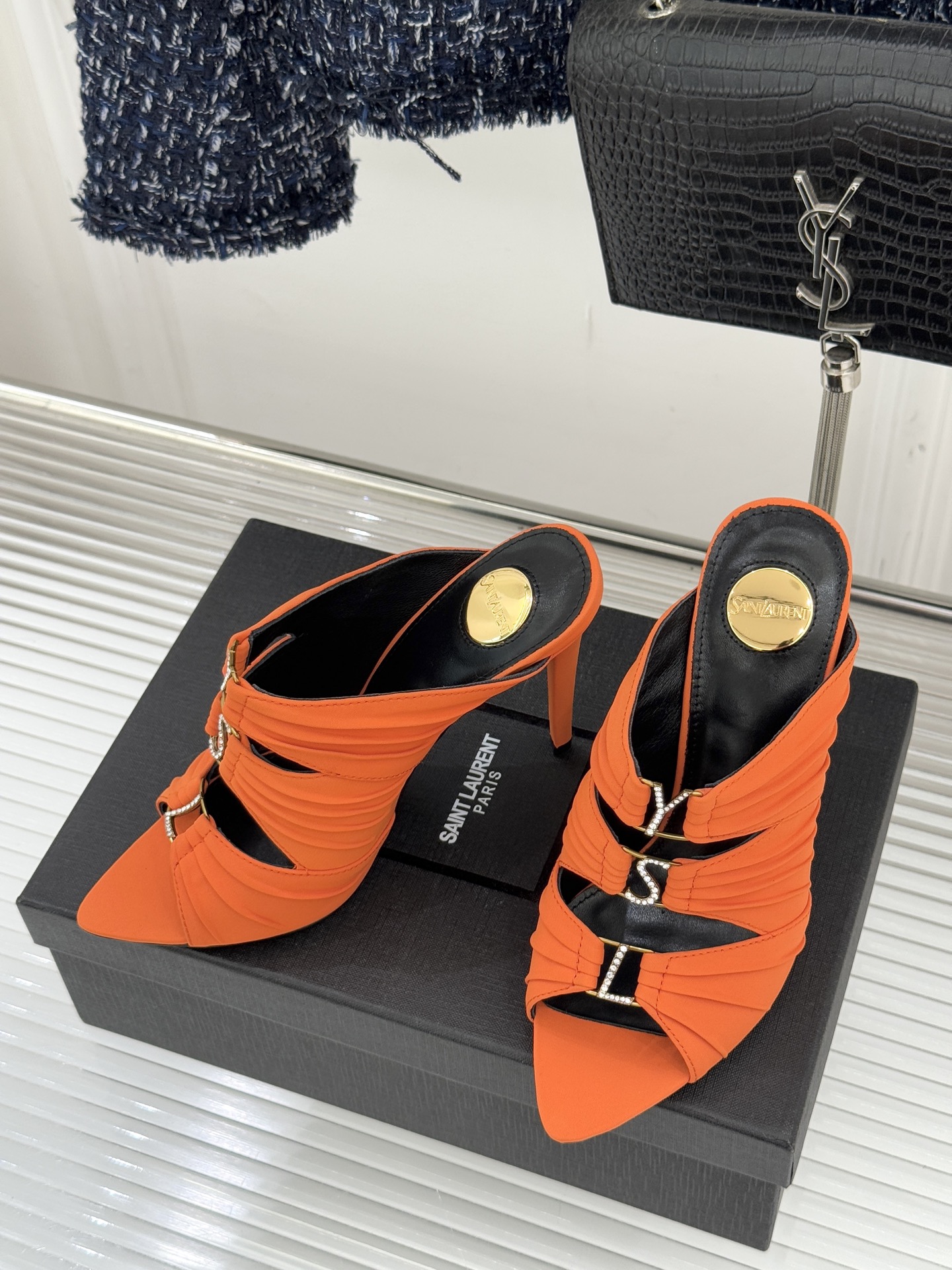 Saint Lauren*YSL圣罗兰26WF新品水钻扣性感真丝尖头平底高跟拖以重磅真丝的柔光碰撞水钻扣