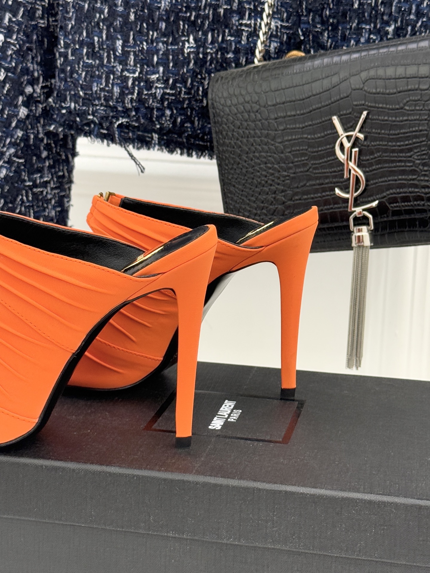 Saint Lauren*YSL圣罗兰26WF新品水钻扣性感真丝尖头平底高跟拖以重磅真丝的柔光碰撞水钻扣