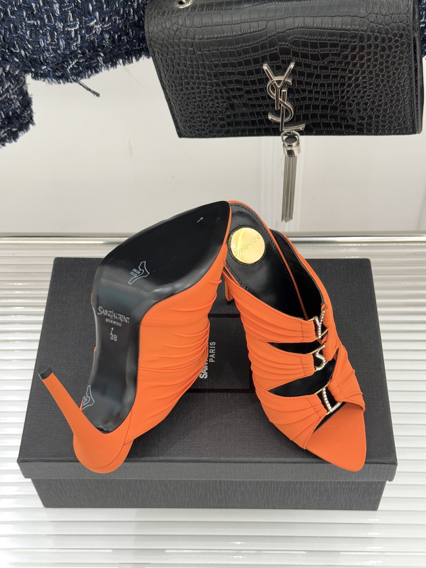 Saint Lauren*YSL圣罗兰26WF新品水钻扣性感真丝尖头平底高跟拖以重磅真丝的柔光碰撞水钻扣