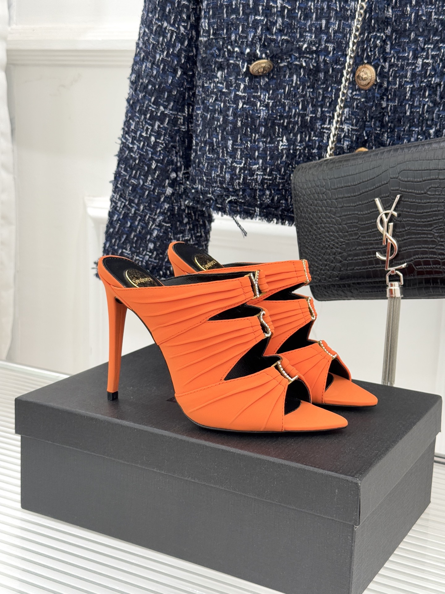 Saint Lauren*YSL圣罗兰26WF新品水钻扣性感真丝尖头平底高跟拖以重磅真丝的柔光碰撞水钻扣