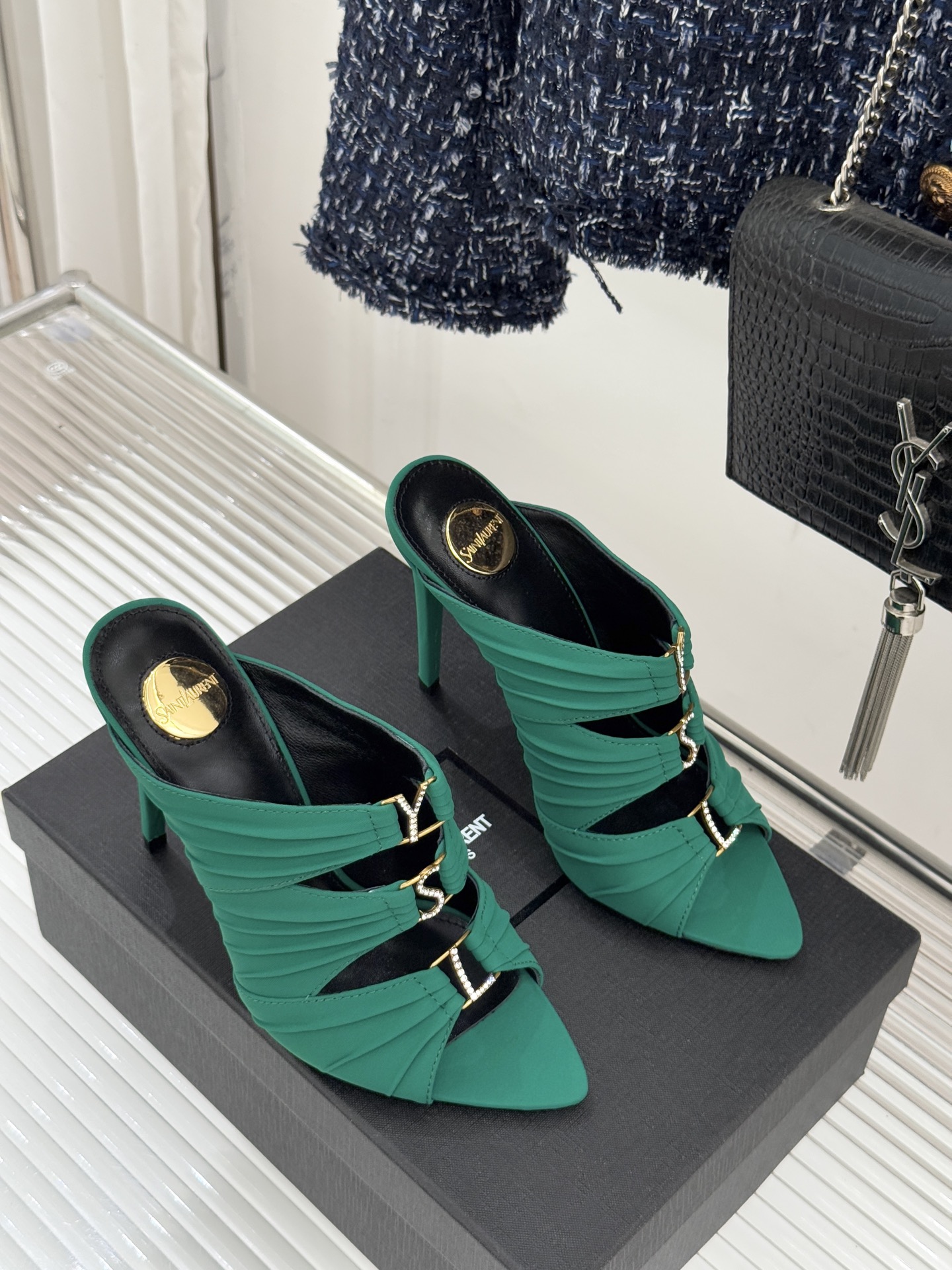Saint Lauren*YSL圣罗兰26WF新品水钻扣性感真丝尖头平底高跟拖以重磅真丝的柔光碰撞水钻扣