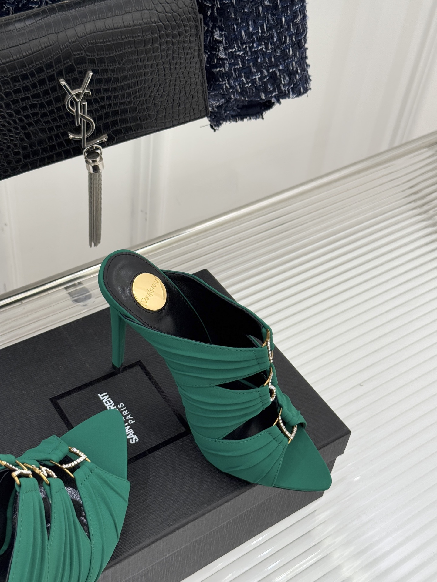 Saint Lauren*YSL圣罗兰26WF新品水钻扣性感真丝尖头平底高跟拖以重磅真丝的柔光碰撞水钻扣