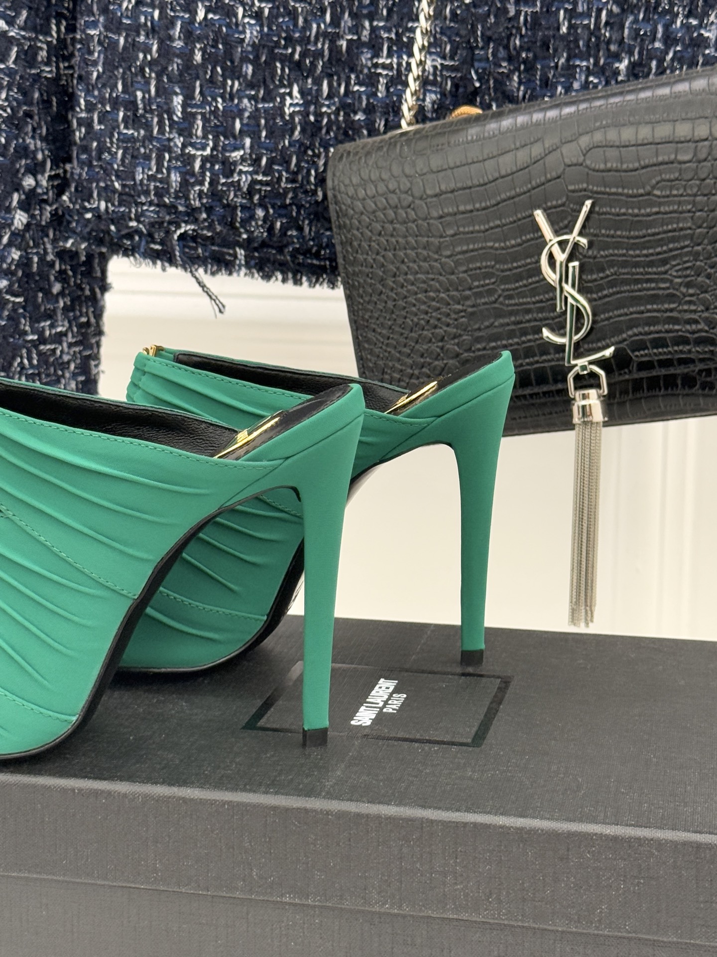 Saint Lauren*YSL圣罗兰26WF新品水钻扣性感真丝尖头平底高跟拖以重磅真丝的柔光碰撞水钻扣