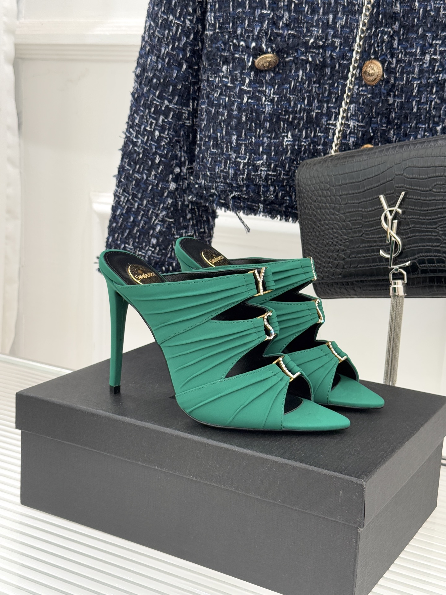 Saint Lauren*YSL圣罗兰26WF新品水钻扣性感真丝尖头平底高跟拖以重磅真丝的柔光碰撞水钻扣