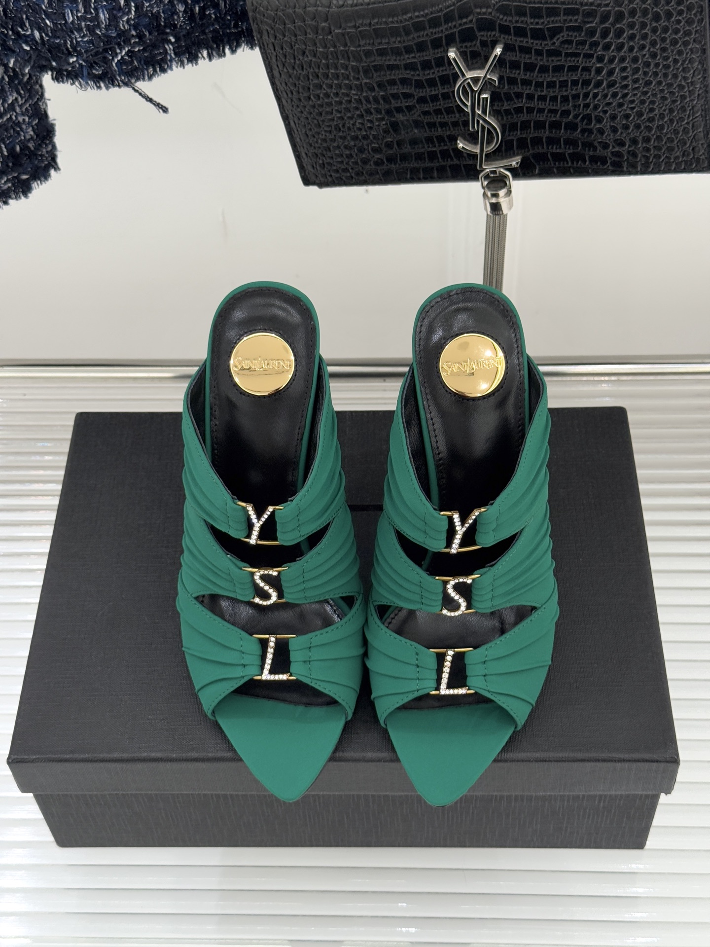 Saint Lauren*YSL圣罗兰26WF新品水钻扣性感真丝尖头平底高跟拖以重磅真丝的柔光碰撞水钻扣
