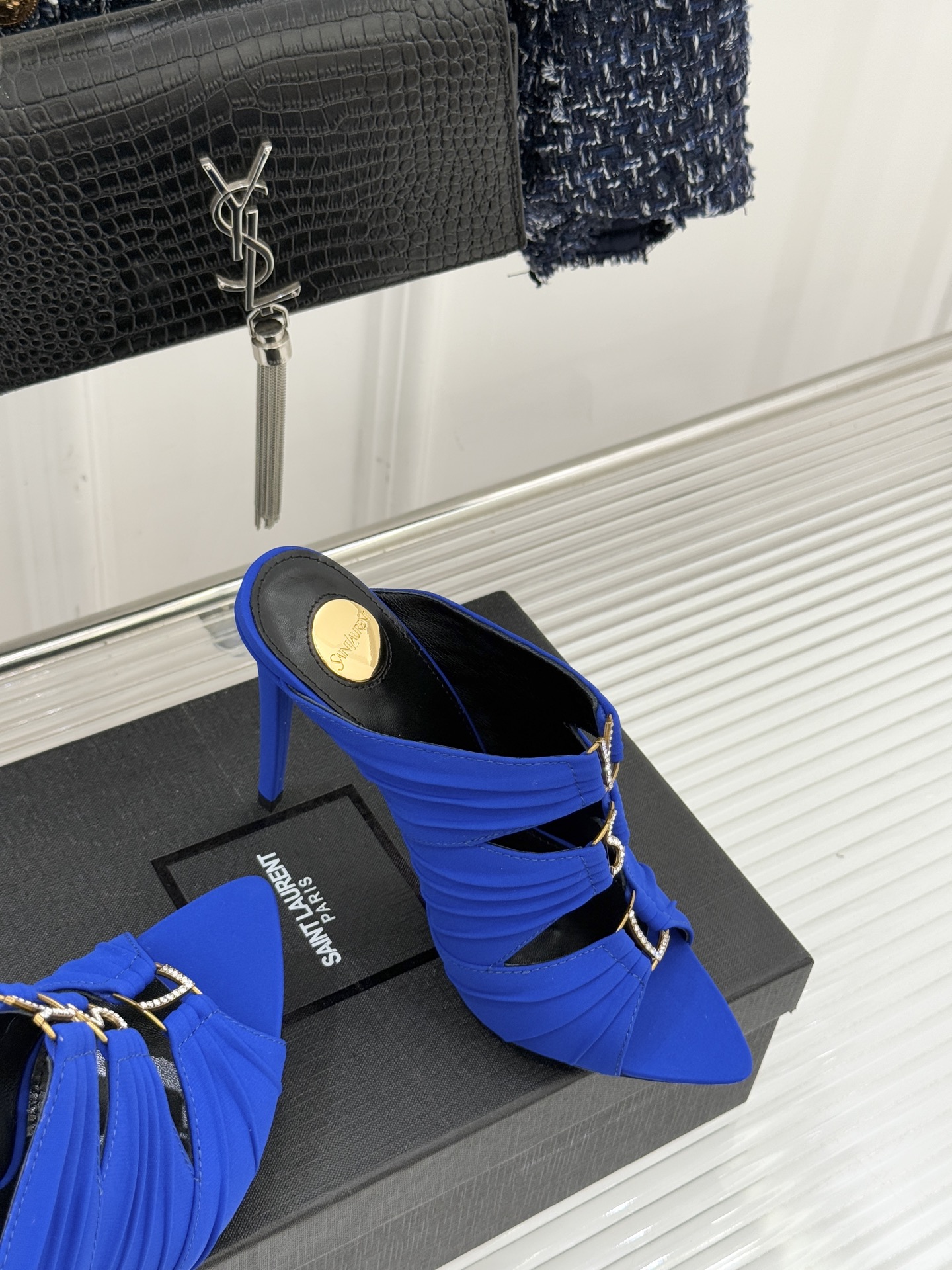 Saint Lauren*YSL圣罗兰26WF新品水钻扣性感真丝尖头平底高跟拖以重磅真丝的柔光碰撞水钻扣