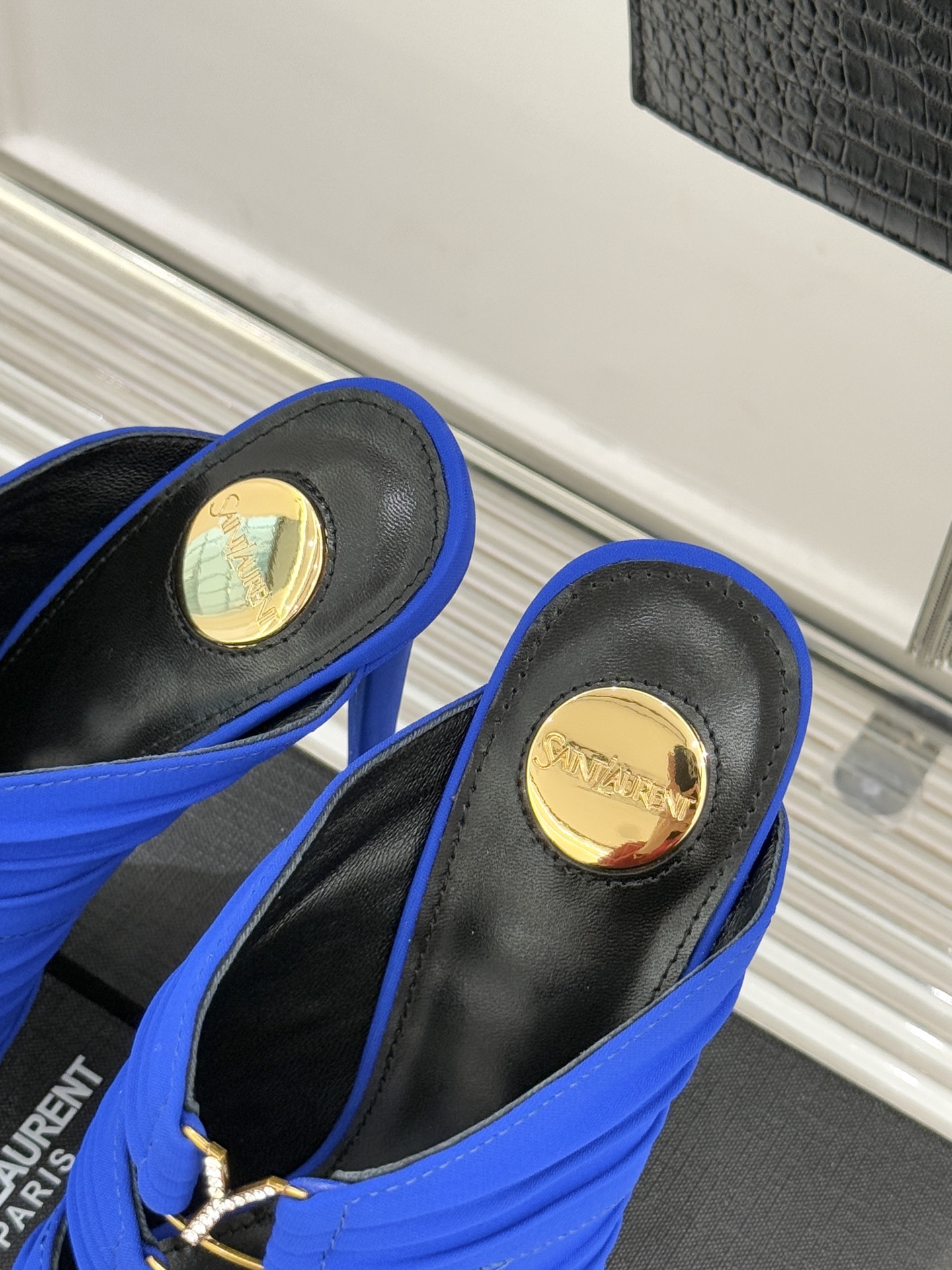 Saint Lauren*YSL圣罗兰26WF新品水钻扣性感真丝尖头平底高跟拖以重磅真丝的柔光碰撞水钻扣