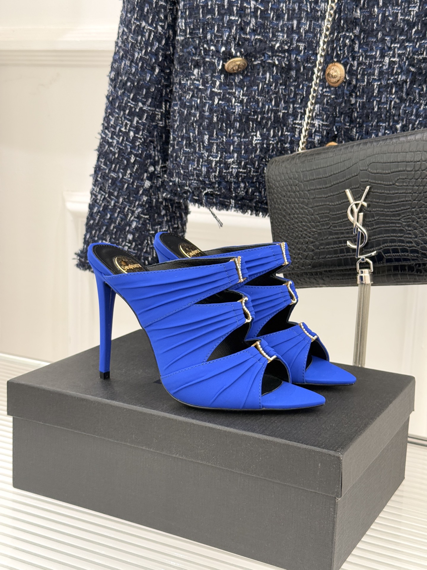 Saint Lauren*YSL圣罗兰26WF新品水钻扣性感真丝尖头平底高跟拖以重磅真丝的柔光碰撞水钻扣