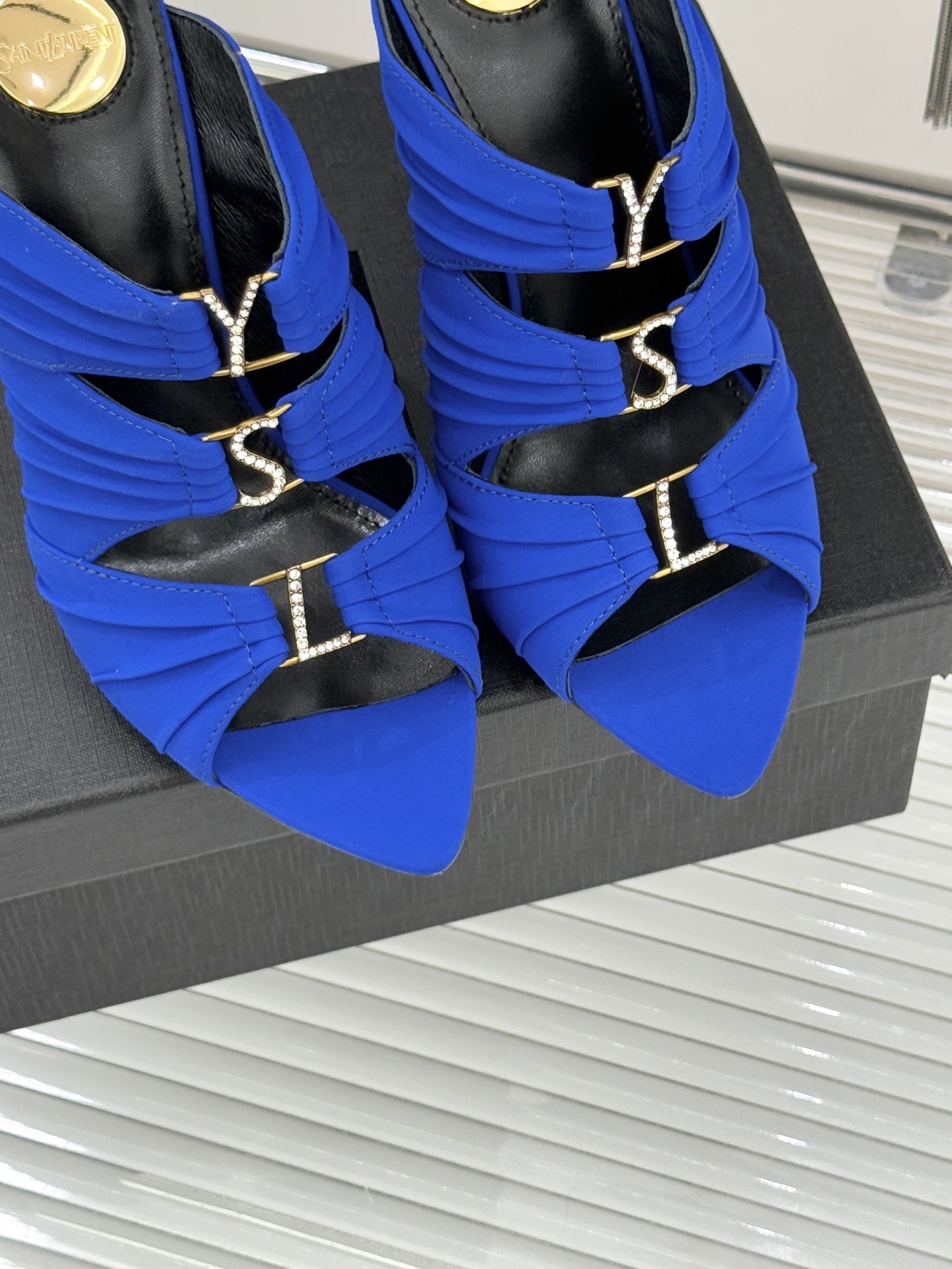 Saint Lauren*YSL圣罗兰26WF新品水钻扣性感真丝尖头平底高跟拖以重磅真丝的柔光碰撞水钻扣