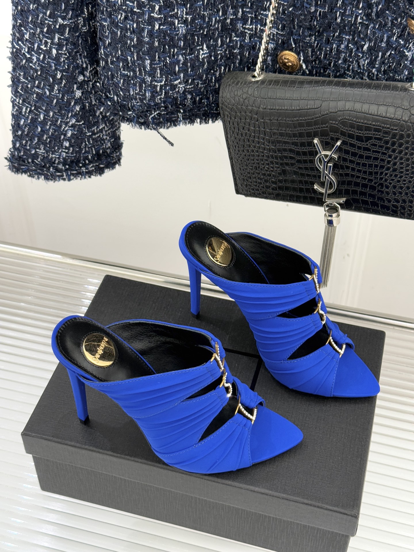 Saint Lauren*YSL圣罗兰26WF新品水钻扣性感真丝尖头平底高跟拖以重磅真丝的柔光碰撞水钻扣