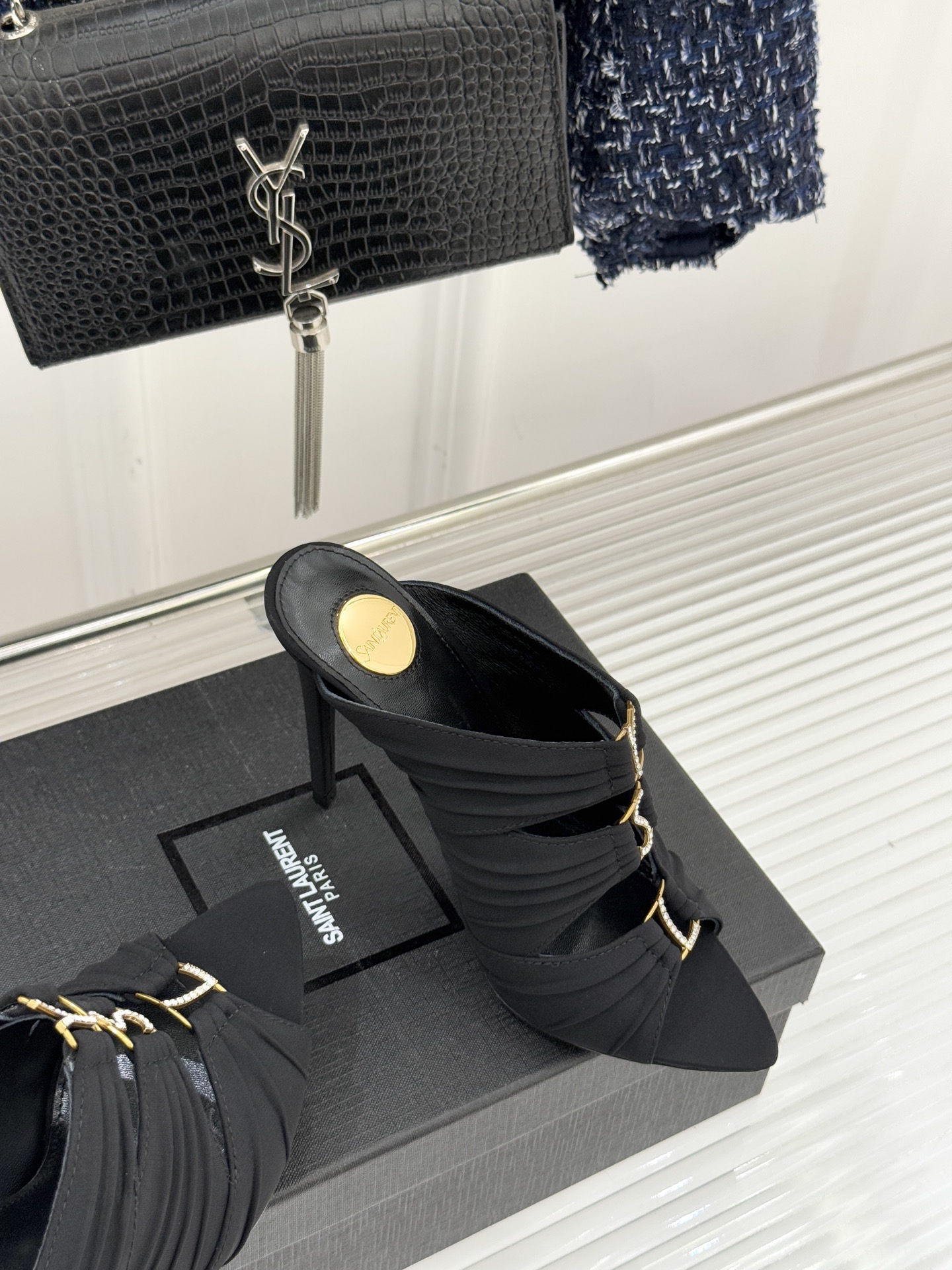 Saint Lauren*YSL圣罗兰26WF新品水钻扣性感真丝尖头平底高跟拖以重磅真丝的柔光碰撞水钻扣