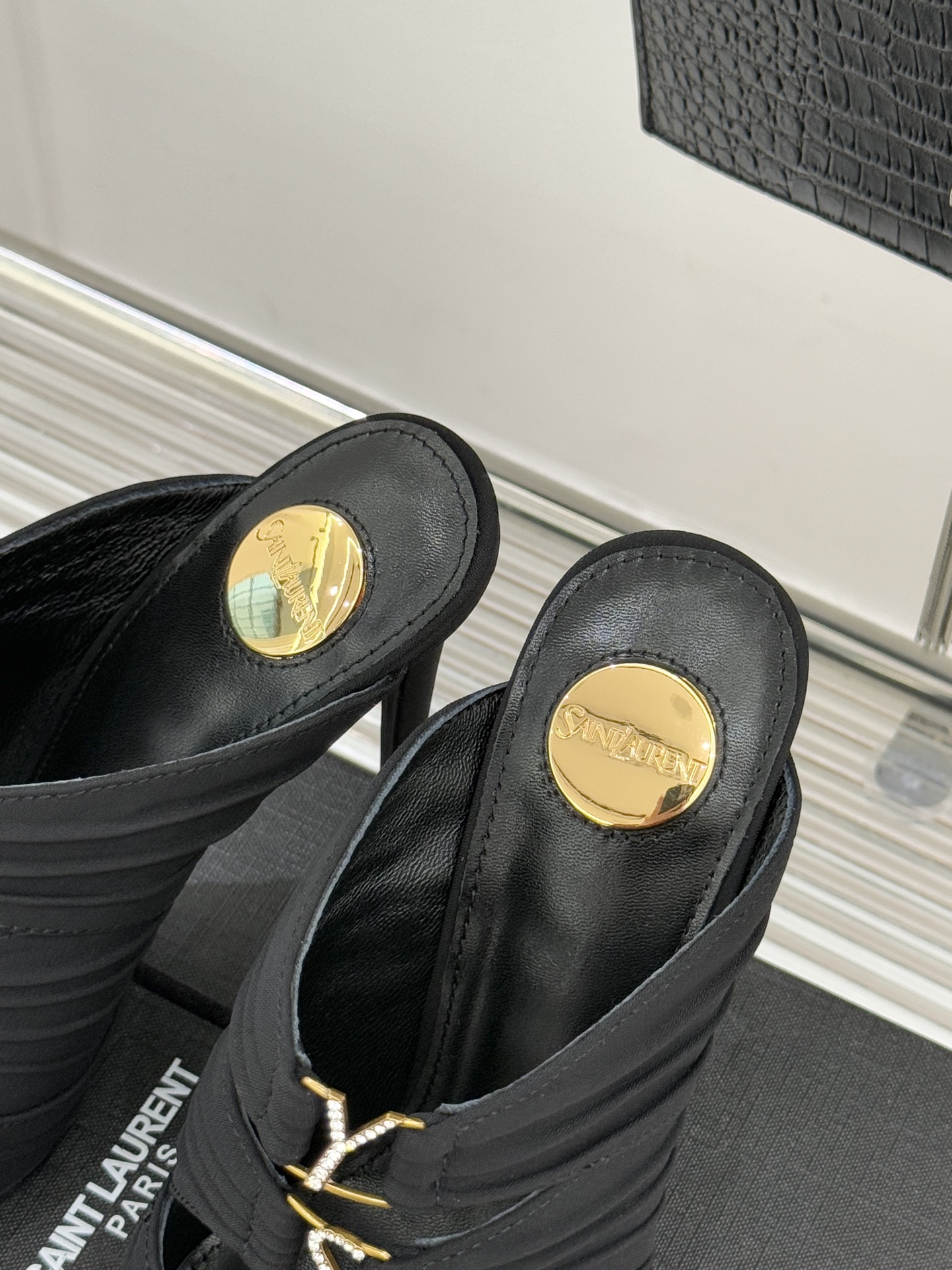 Saint Lauren*YSL圣罗兰26WF新品水钻扣性感真丝尖头平底高跟拖以重磅真丝的柔光碰撞水钻扣