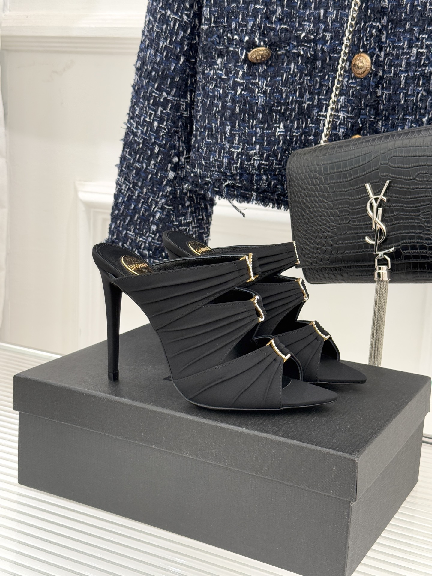 Saint Lauren*YSL圣罗兰26WF新品水钻扣性感真丝尖头平底高跟拖以重磅真丝的柔光碰撞水钻扣