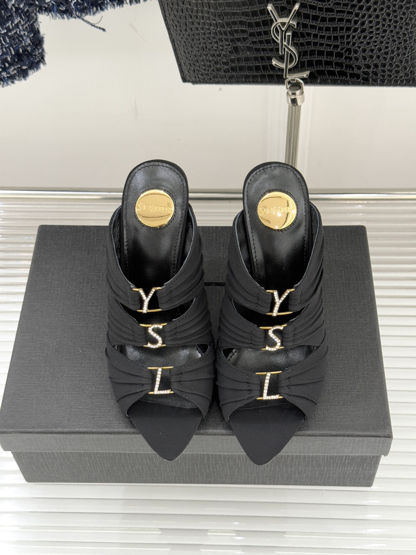 Saint Lauren*YSL圣罗兰26WF新品水钻扣性感真丝尖头平底高跟拖以重磅真丝的柔光碰撞水钻扣