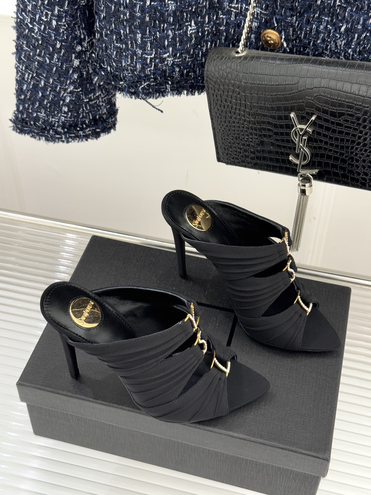 Saint Lauren*YSL圣罗兰26WF新品水钻扣性感真丝尖头平底高跟拖以重磅真丝的柔光碰撞水钻扣