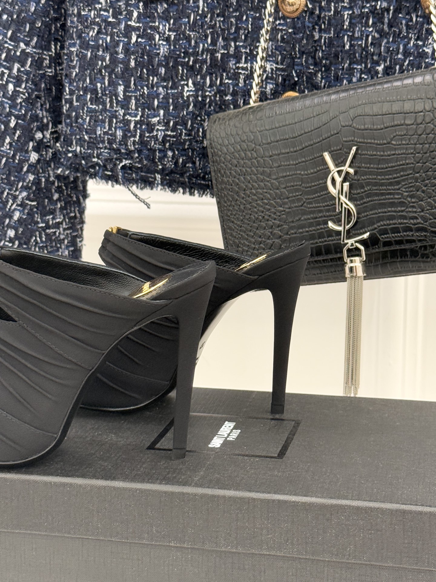 Saint Lauren*YSL圣罗兰26WF新品水钻扣性感真丝尖头平底高跟拖以重磅真丝的柔光碰撞水钻扣