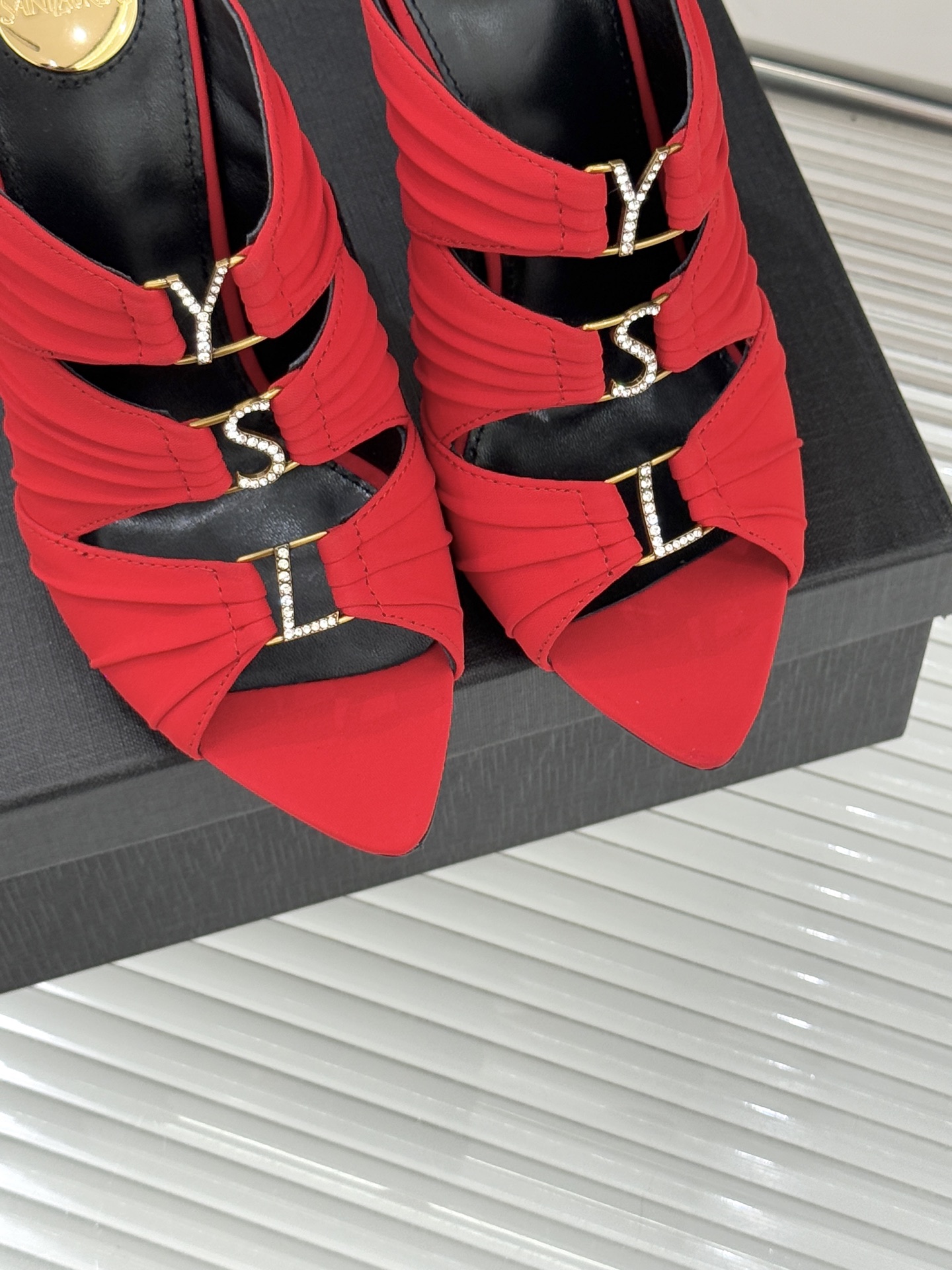 Saint Lauren*YSL圣罗兰26WF新品水钻扣性感真丝尖头平底高跟拖以重磅真丝的柔光碰撞水钻扣