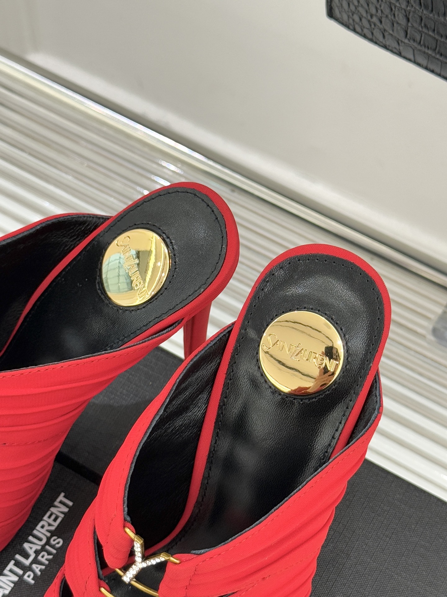 Saint Lauren*YSL圣罗兰26WF新品水钻扣性感真丝尖头平底高跟拖以重磅真丝的柔光碰撞水钻扣