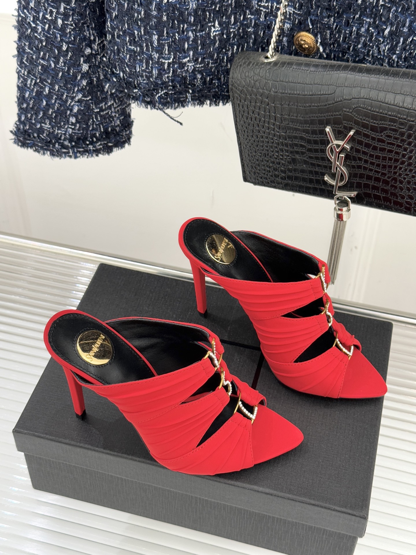 Saint Lauren*YSL圣罗兰26WF新品水钻扣性感真丝尖头平底高跟拖以重磅真丝的柔光碰撞水钻扣