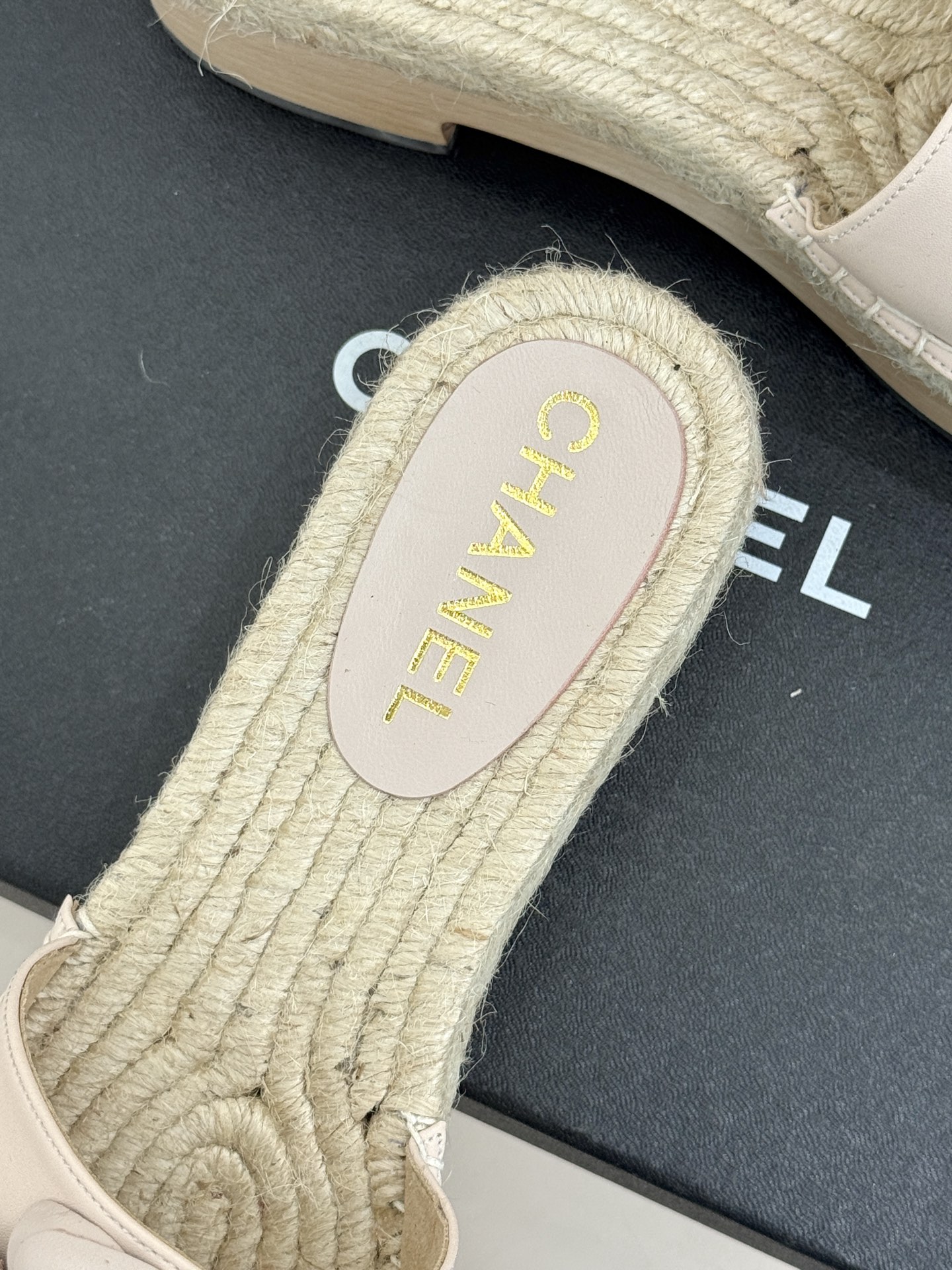 CHANE*｜小香经典春夏麻绳山茶花系列厚底拖鞋这一季山茶花系列真的超美😍香奶奶家一贯的优雅名媛气质高级