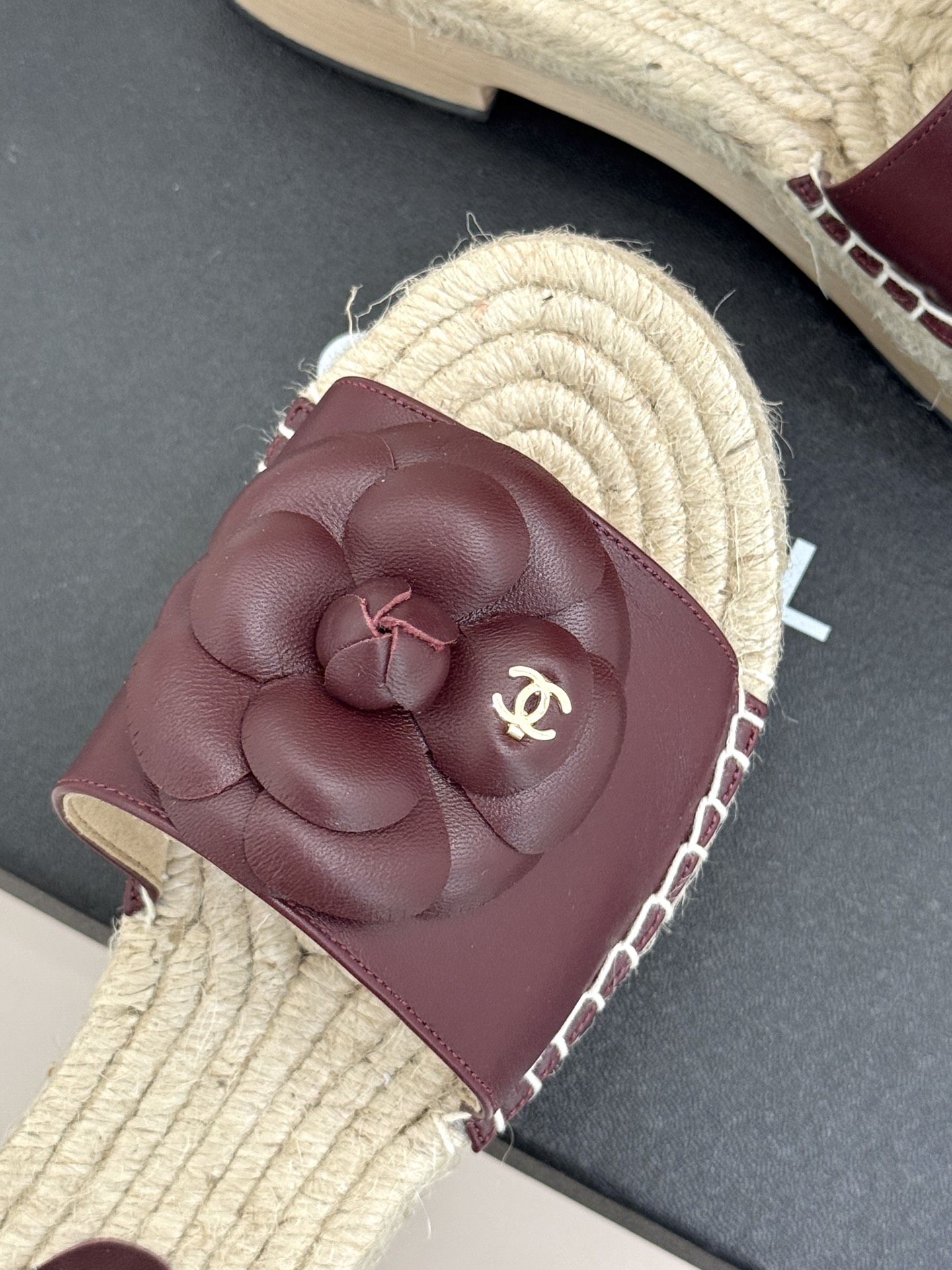 CHANE*｜小香经典春夏麻绳山茶花系列厚底拖鞋这一季山茶花系列真的超美😍香奶奶家一贯的优雅名媛气质高级