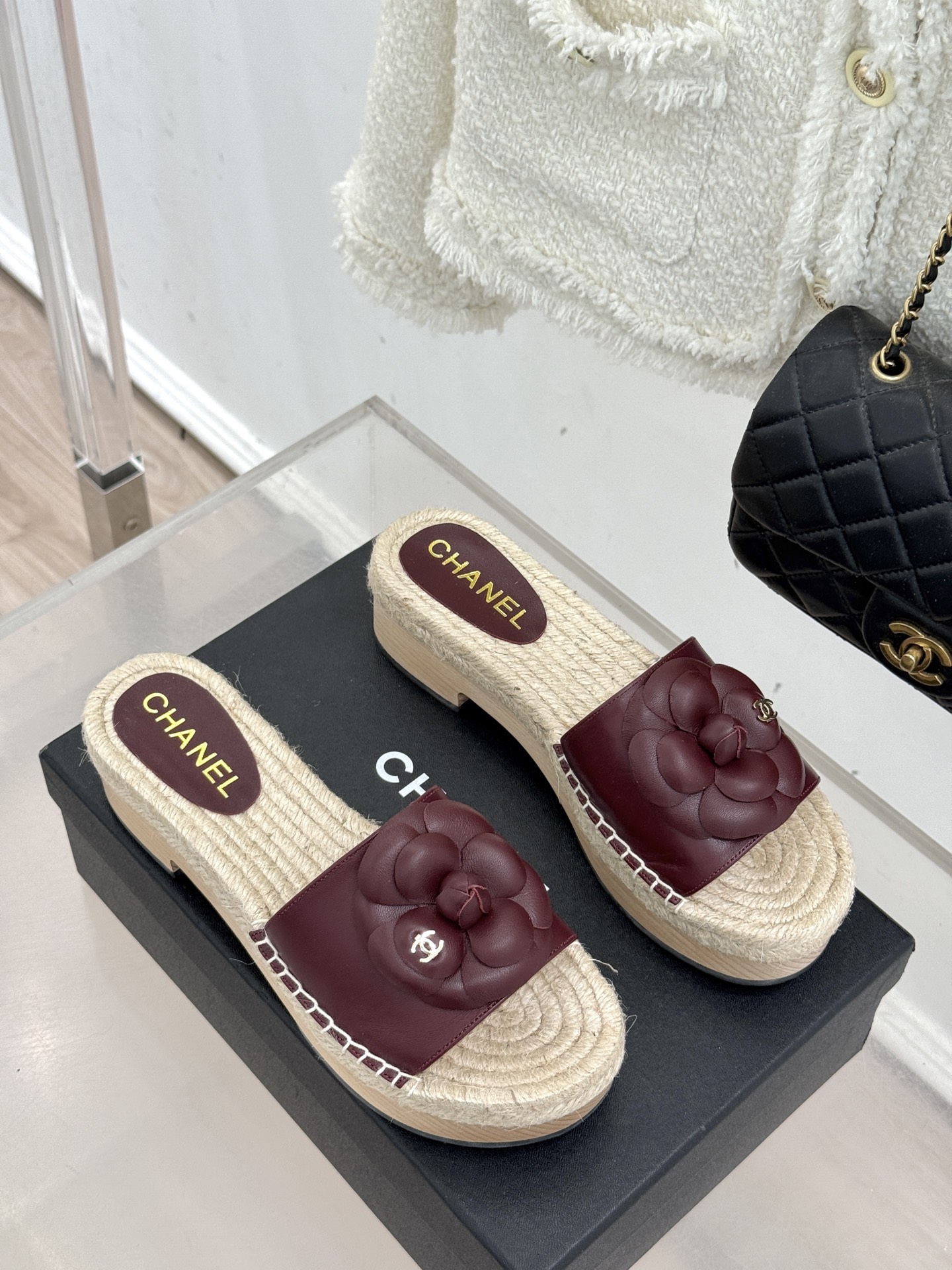 CHANE*｜小香经典春夏麻绳山茶花系列厚底拖鞋这一季山茶花系列真的超美😍香奶奶家一贯的优雅名媛气质高级