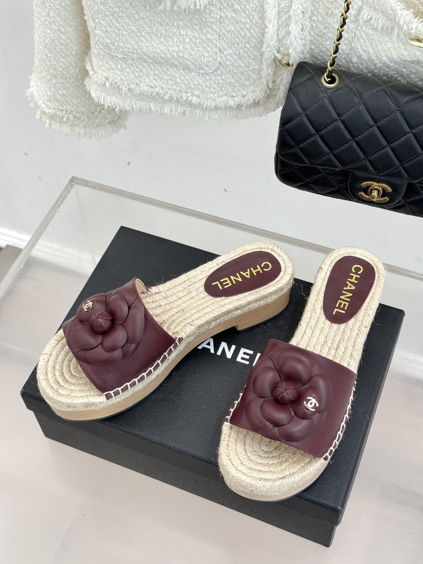 CHANE*｜小香经典春夏麻绳山茶花系列厚底拖鞋这一季山茶花系列真的超美😍香奶奶家一贯的优雅名媛气质高级