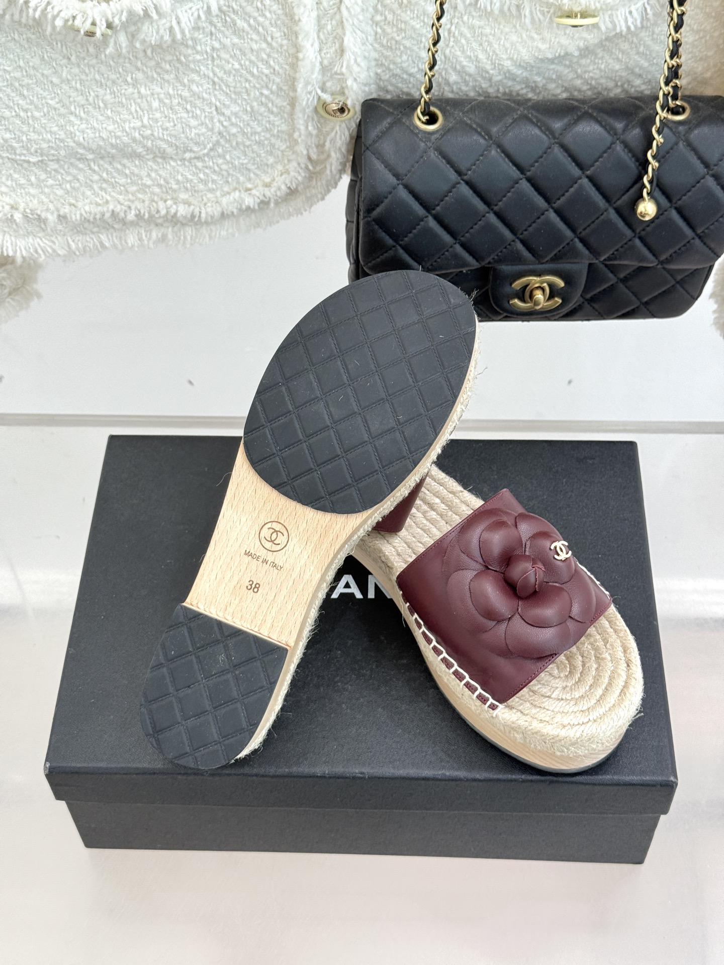 CHANE*｜小香经典春夏麻绳山茶花系列厚底拖鞋这一季山茶花系列真的超美😍香奶奶家一贯的优雅名媛气质高级