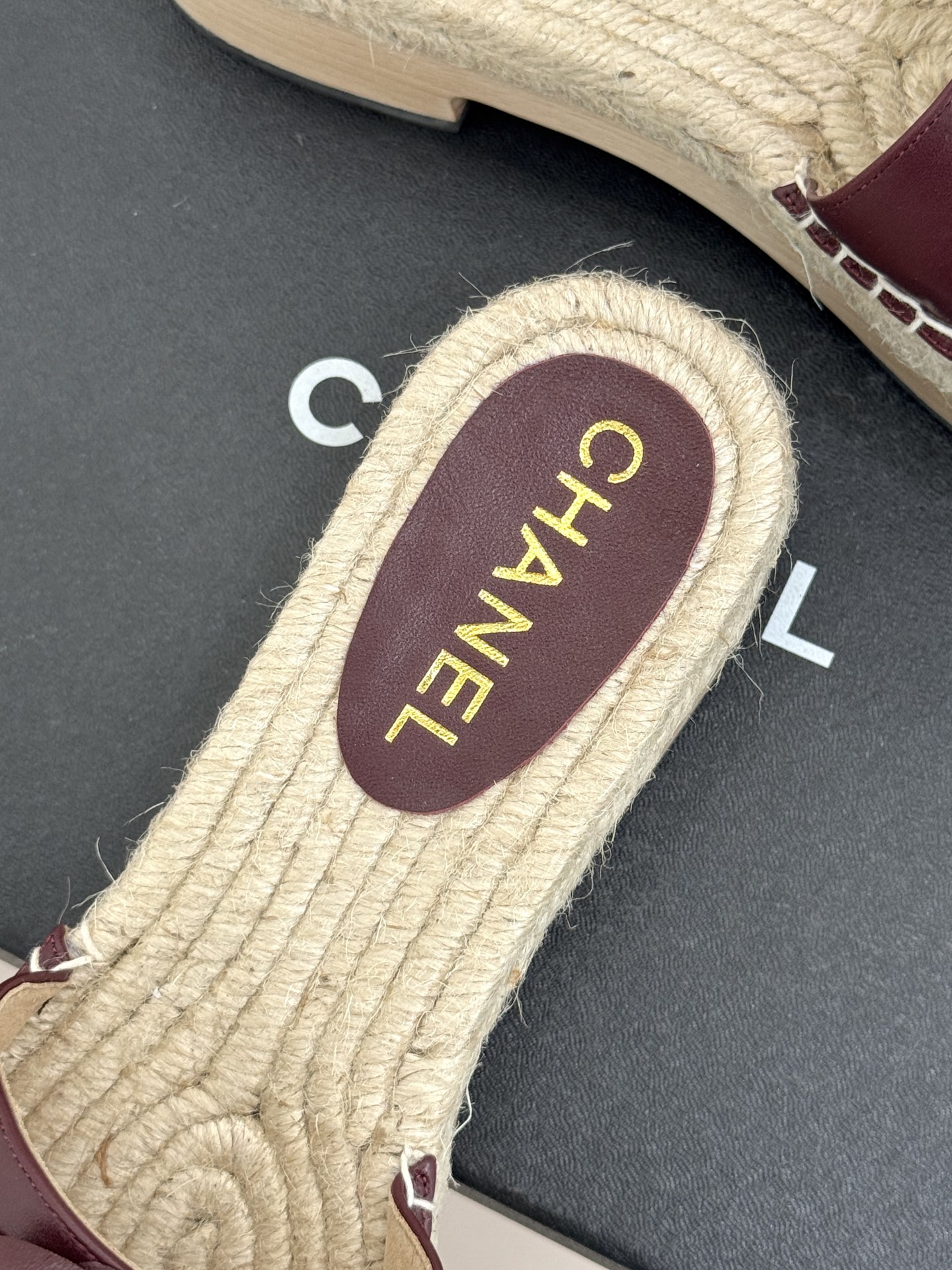 CHANE*｜小香经典春夏麻绳山茶花系列厚底拖鞋这一季山茶花系列真的超美😍香奶奶家一贯的优雅名媛气质高级