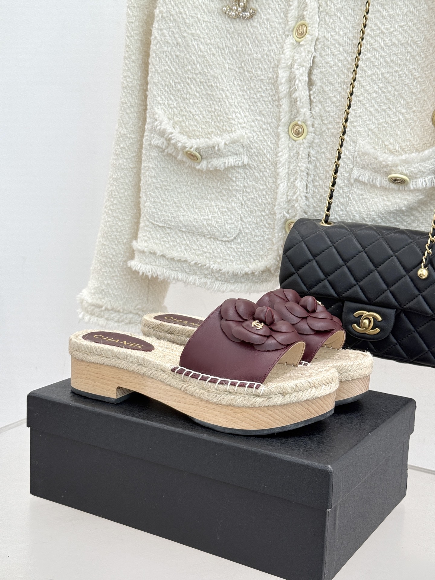 CHANE*｜小香经典春夏麻绳山茶花系列厚底拖鞋这一季山茶花系列真的超美😍香奶奶家一贯的优雅名媛气质高级