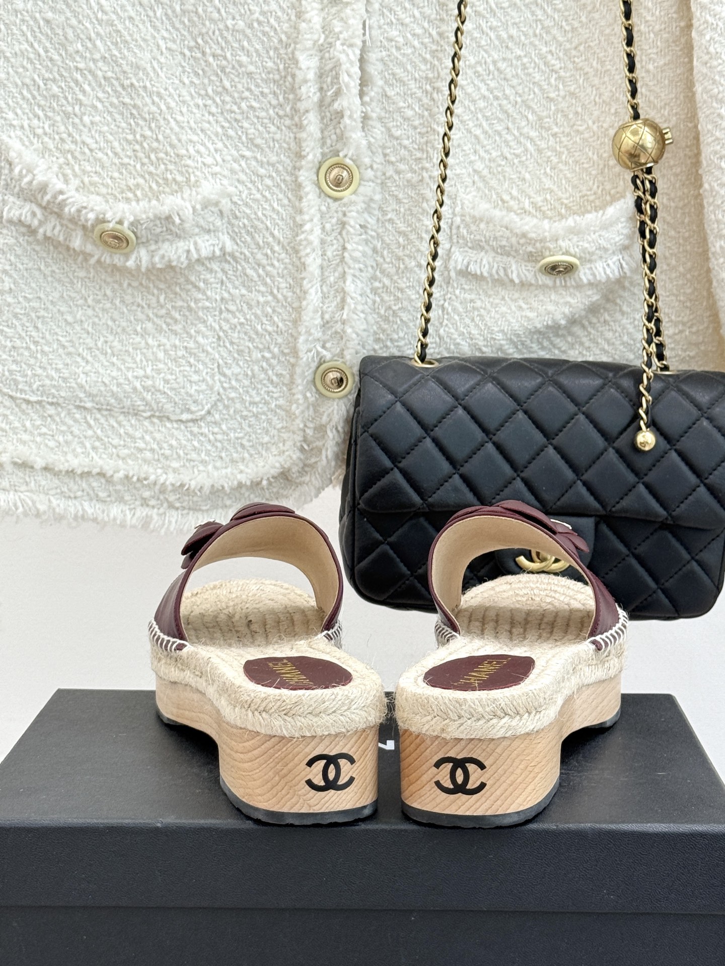 CHANE*｜小香经典春夏麻绳山茶花系列厚底拖鞋这一季山茶花系列真的超美😍香奶奶家一贯的优雅名媛气质高级