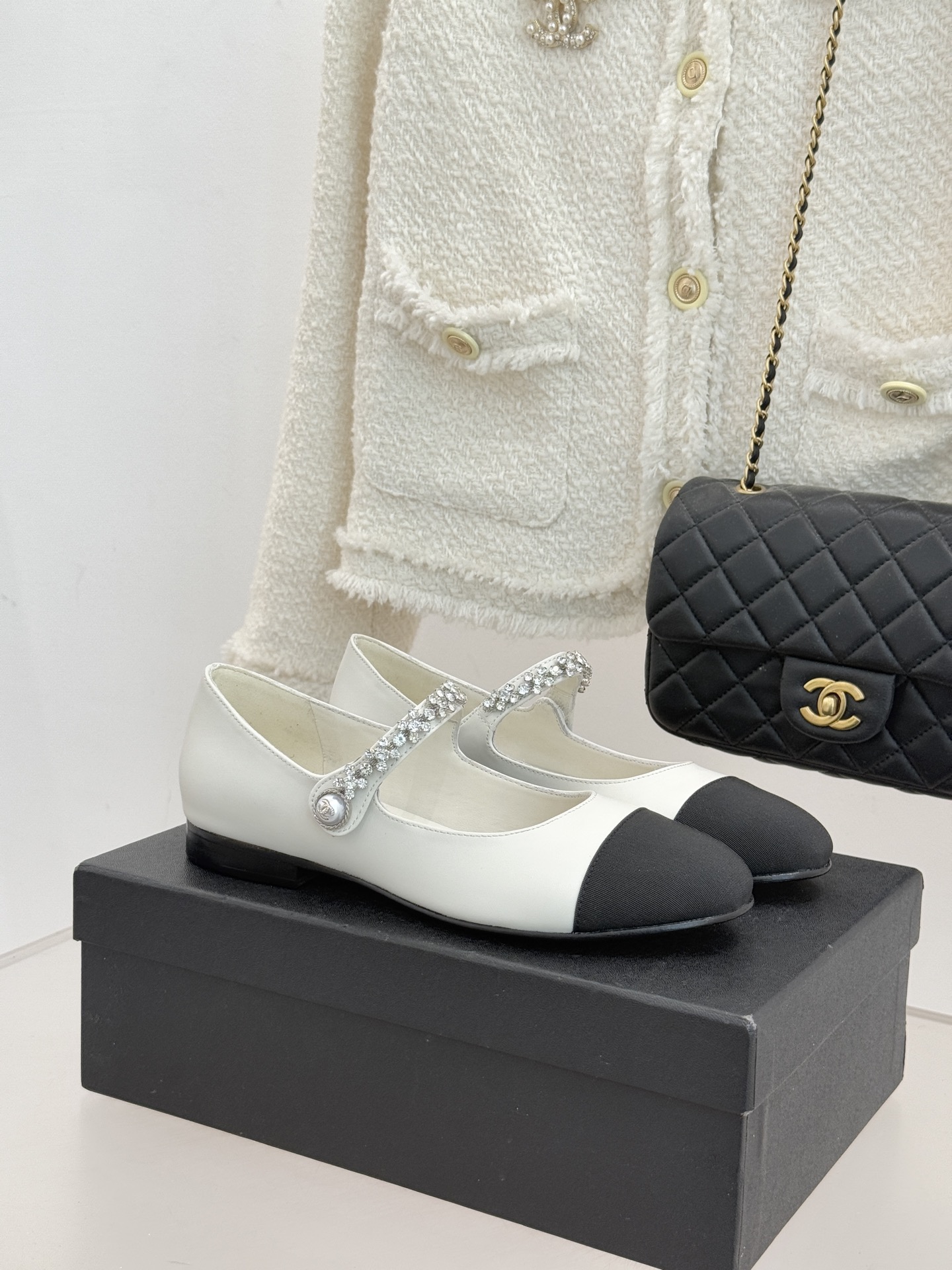 NO:723916,Chanel's new Mary Jane block heels!  The fabric is made of original customized leather, and the lining is made of sheepskin. The genuine leather outsole imported from Italy is size 35-39 (customized 40/41), Mary Jane, chanel, mary jane, sheepskin, Leather soles.19860909Chanel 新款玛丽珍粗跟！ 面料采用原版定制皮料 内里踮脚均为羊皮 意大利进口真皮大底 size35-39（40/41定制）,玛丽珍,chanel,mary jane,sheepskin,Leather soles,Women's Shoes