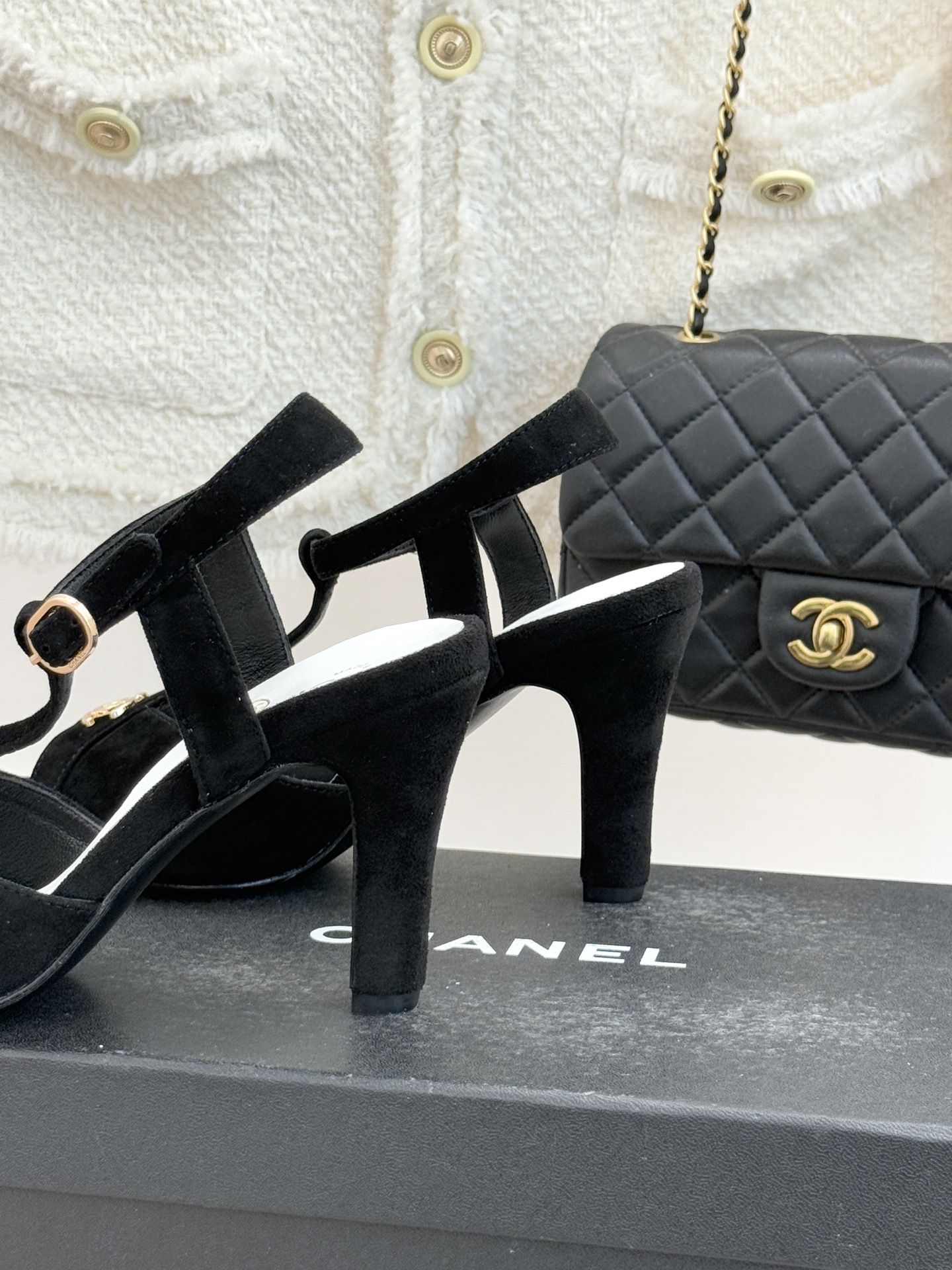 CHANE* ｜小香26P双C鱼嘴T字带高跟凉鞋将法式优雅刻入步履之间经典鱼嘴勾勒含蓄性感T字带利落修饰