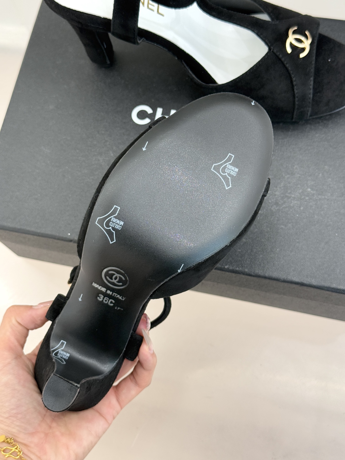 CHANE* ｜小香26P双C鱼嘴T字带高跟凉鞋将法式优雅刻入步履之间经典鱼嘴勾勒含蓄性感T字带利落修饰