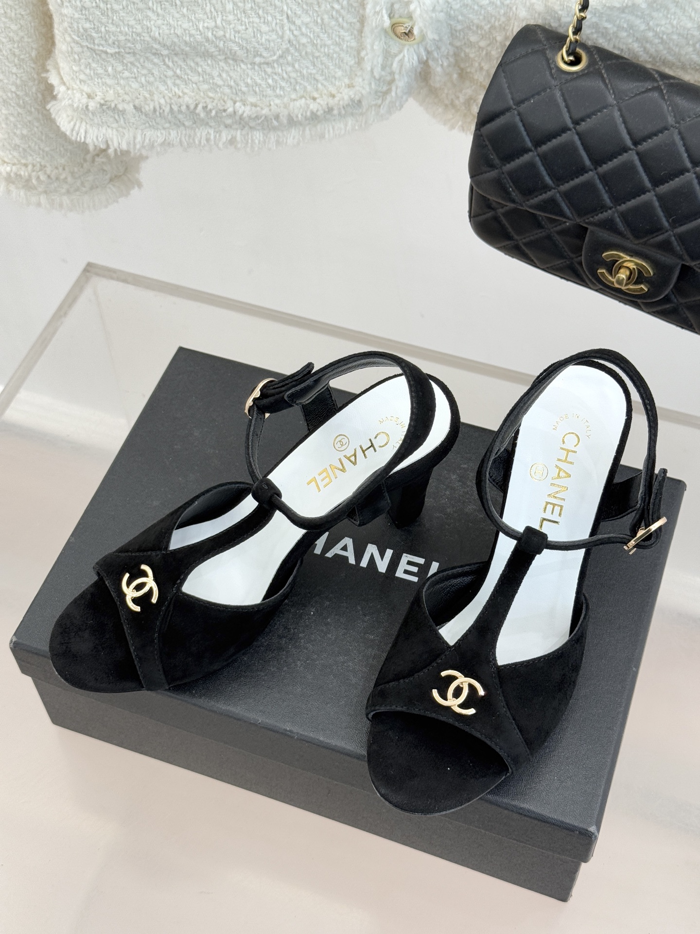 CHANE* ｜小香26P双C鱼嘴T字带高跟凉鞋将法式优雅刻入步履之间经典鱼嘴勾勒含蓄性感T字带利落修饰