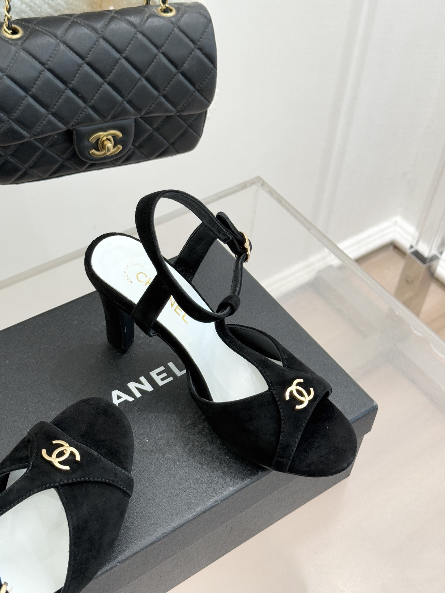 CHANE* ｜小香26P双C鱼嘴T字带高跟凉鞋将法式优雅刻入步履之间经典鱼嘴勾勒含蓄性感T字带利落修饰