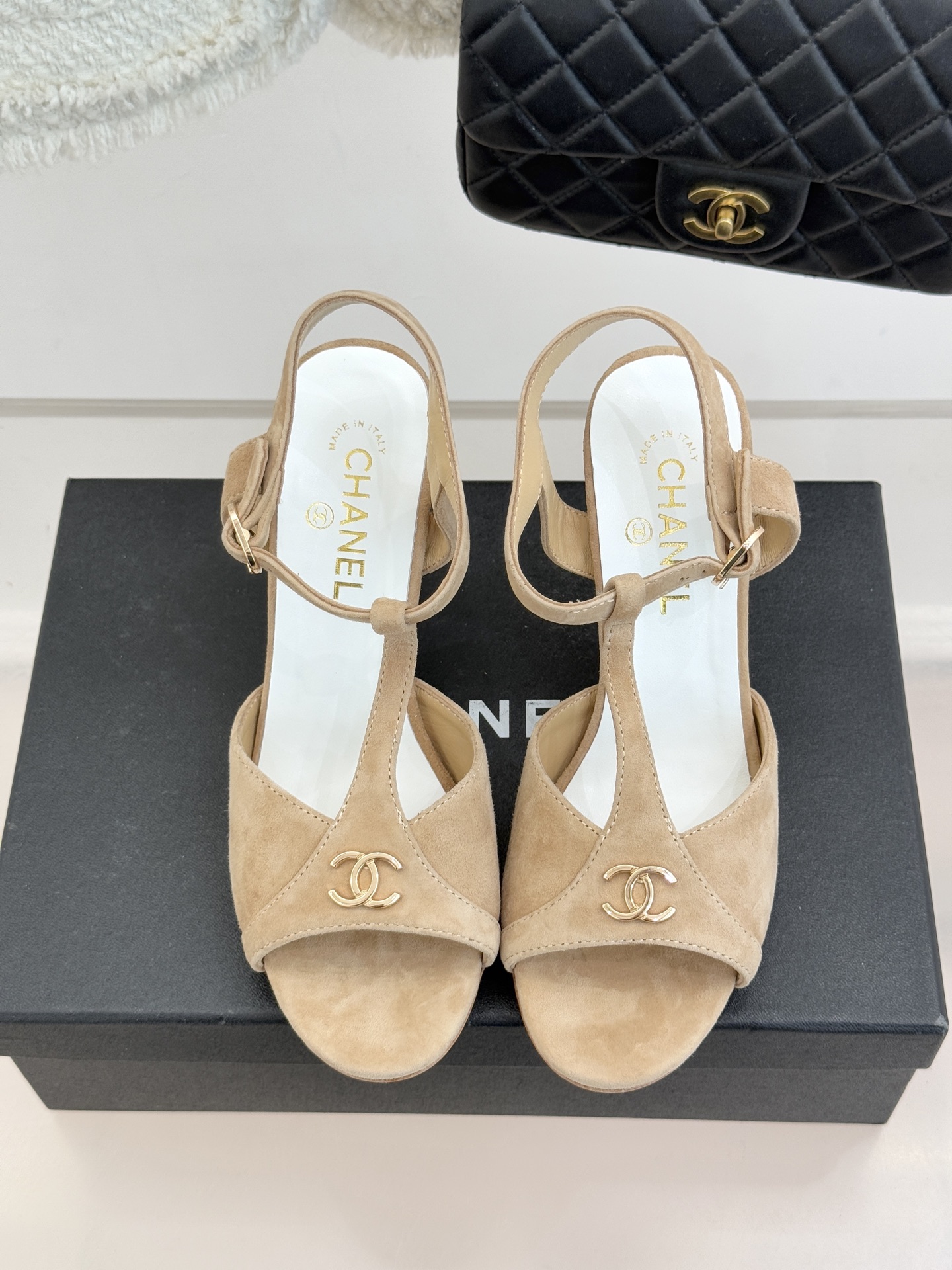 CHANE* ｜小香26P双C鱼嘴T字带高跟凉鞋将法式优雅刻入步履之间经典鱼嘴勾勒含蓄性感T字带利落修饰