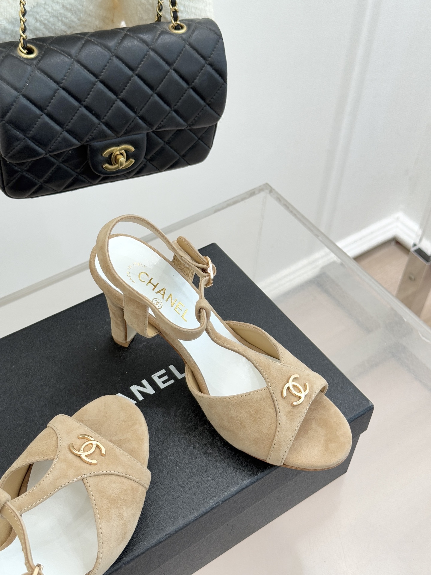 CHANE* ｜小香26P双C鱼嘴T字带高跟凉鞋将法式优雅刻入步履之间经典鱼嘴勾勒含蓄性感T字带利落修饰