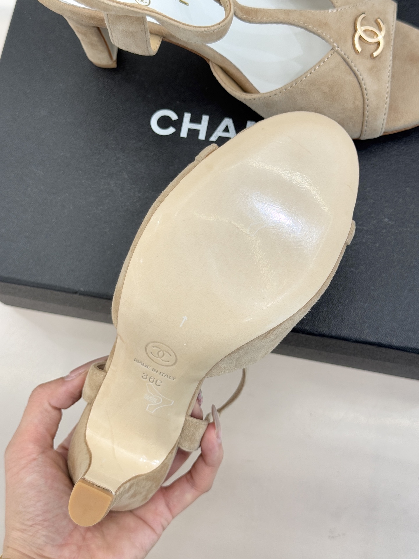 CHANE* ｜小香26P双C鱼嘴T字带高跟凉鞋将法式优雅刻入步履之间经典鱼嘴勾勒含蓄性感T字带利落修饰