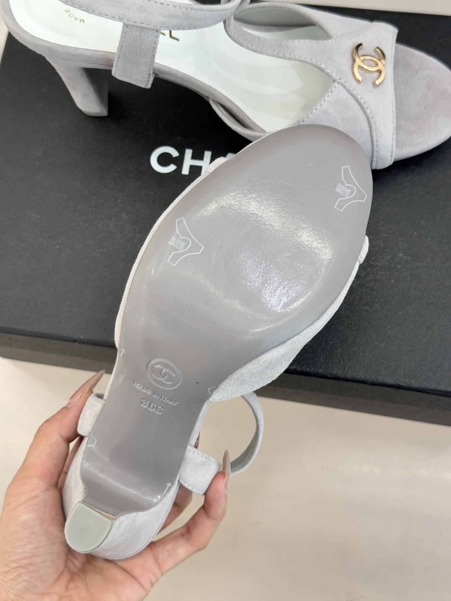 CHANE* ｜小香26P双C鱼嘴T字带高跟凉鞋将法式优雅刻入步履之间经典鱼嘴勾勒含蓄性感T字带利落修饰