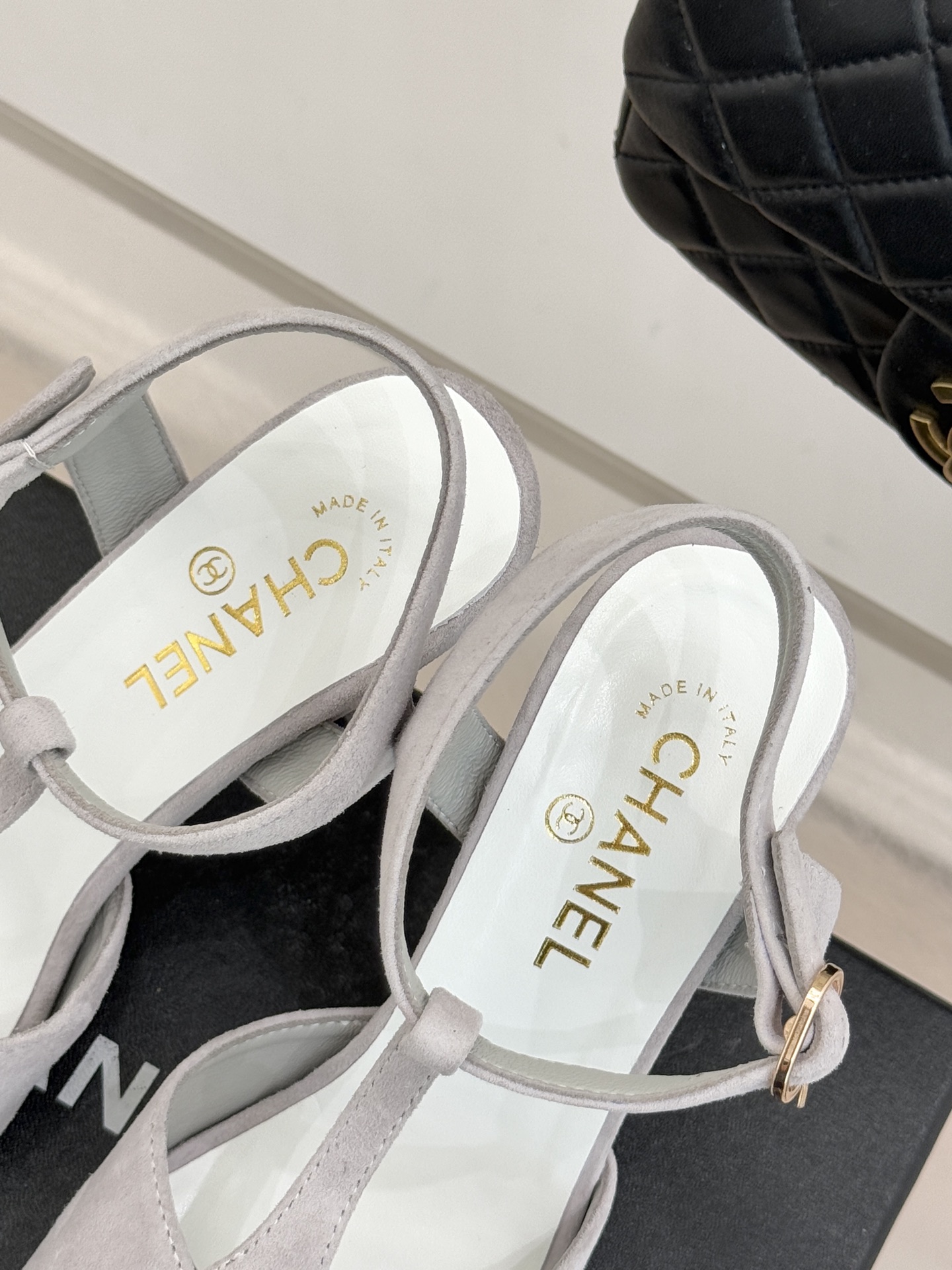 CHANE* ｜小香26P双C鱼嘴T字带高跟凉鞋将法式优雅刻入步履之间经典鱼嘴勾勒含蓄性感T字带利落修饰