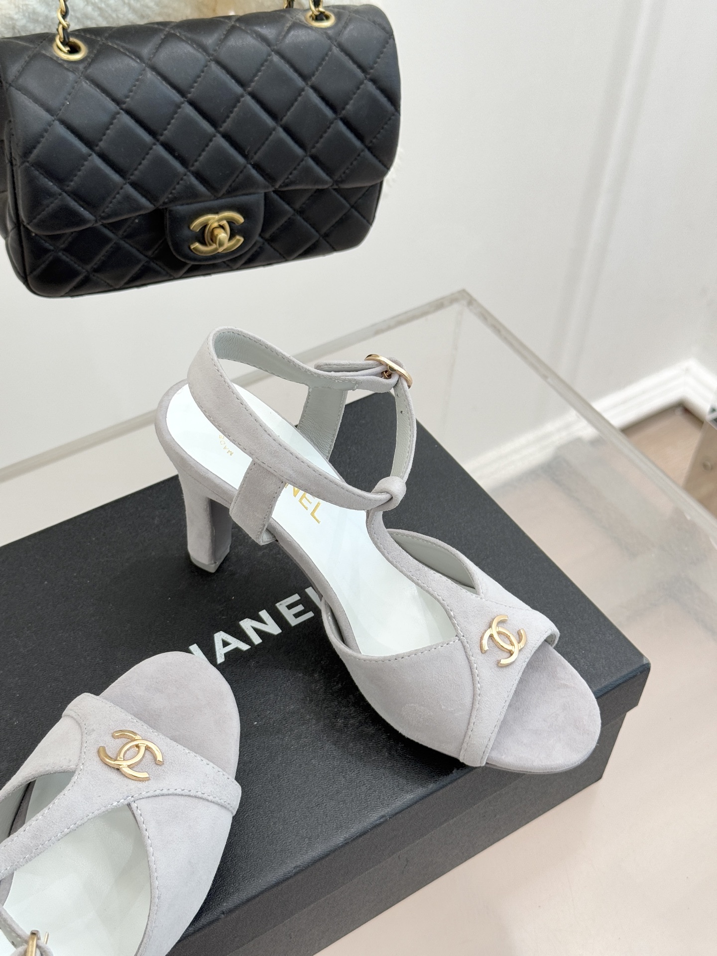 CHANE* ｜小香26P双C鱼嘴T字带高跟凉鞋将法式优雅刻入步履之间经典鱼嘴勾勒含蓄性感T字带利落修饰