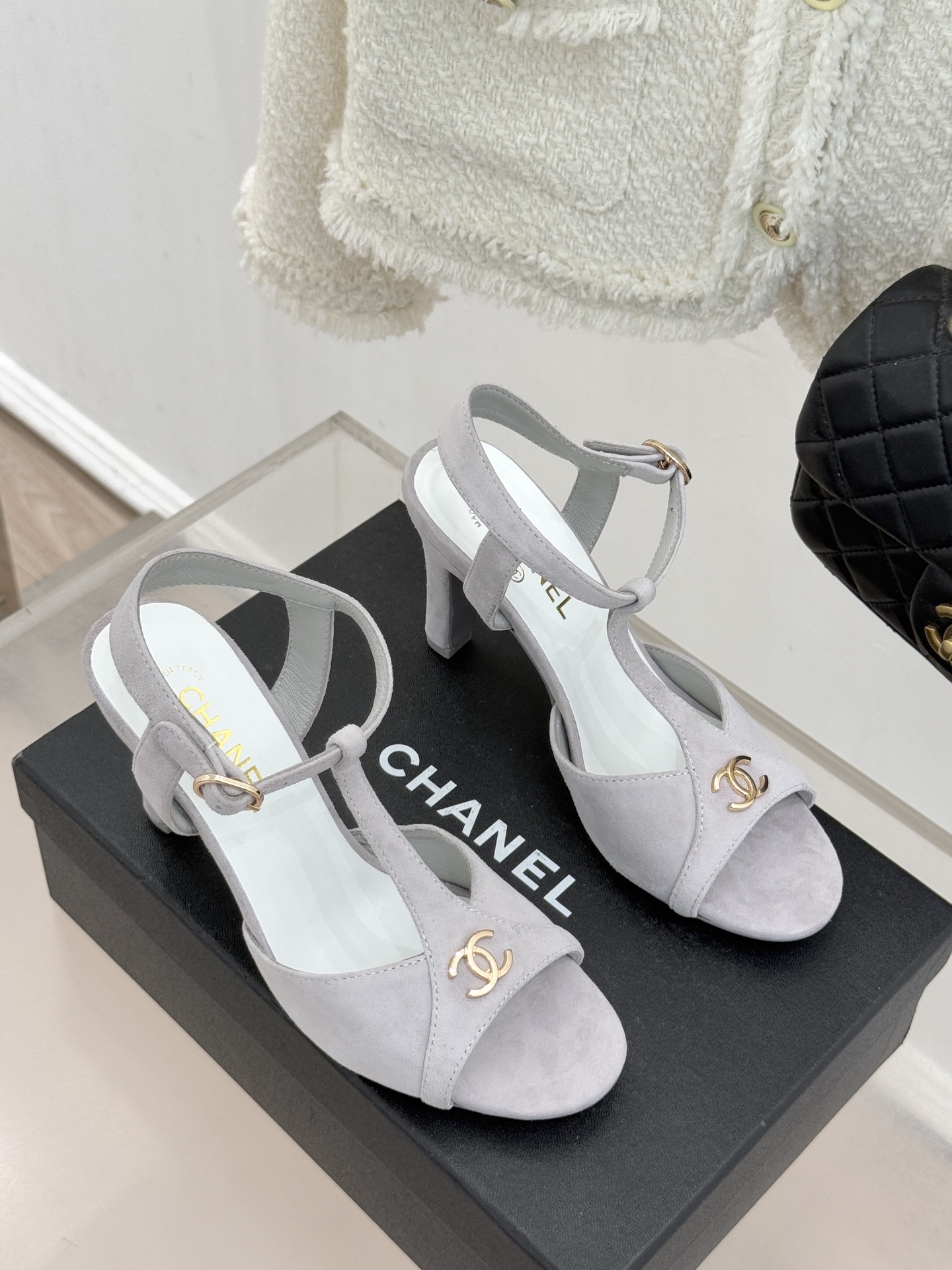 CHANE* ｜小香26P双C鱼嘴T字带高跟凉鞋将法式优雅刻入步履之间经典鱼嘴勾勒含蓄性感T字带利落修饰