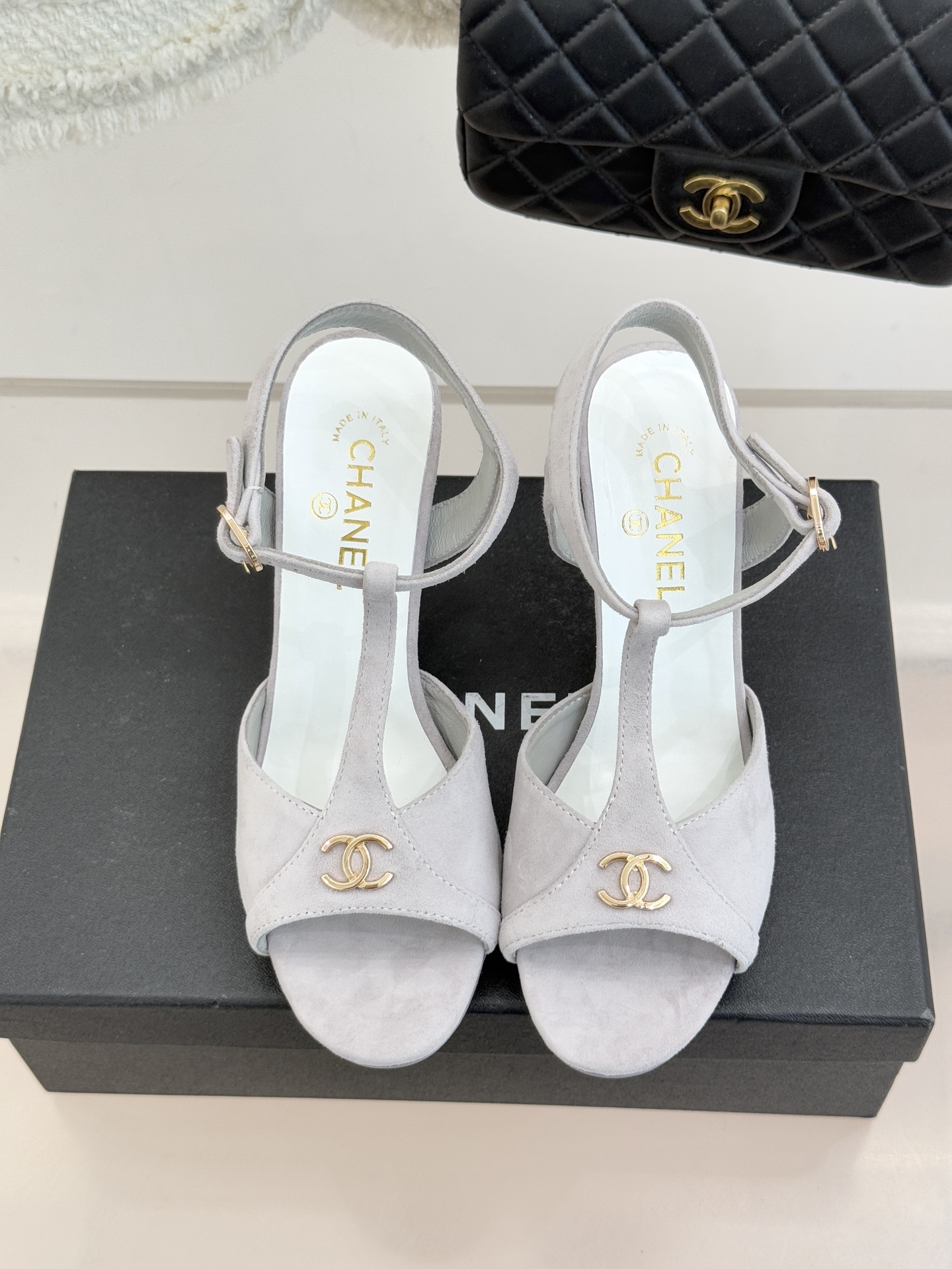 CHANE* ｜小香26P双C鱼嘴T字带高跟凉鞋将法式优雅刻入步履之间经典鱼嘴勾勒含蓄性感T字带利落修饰